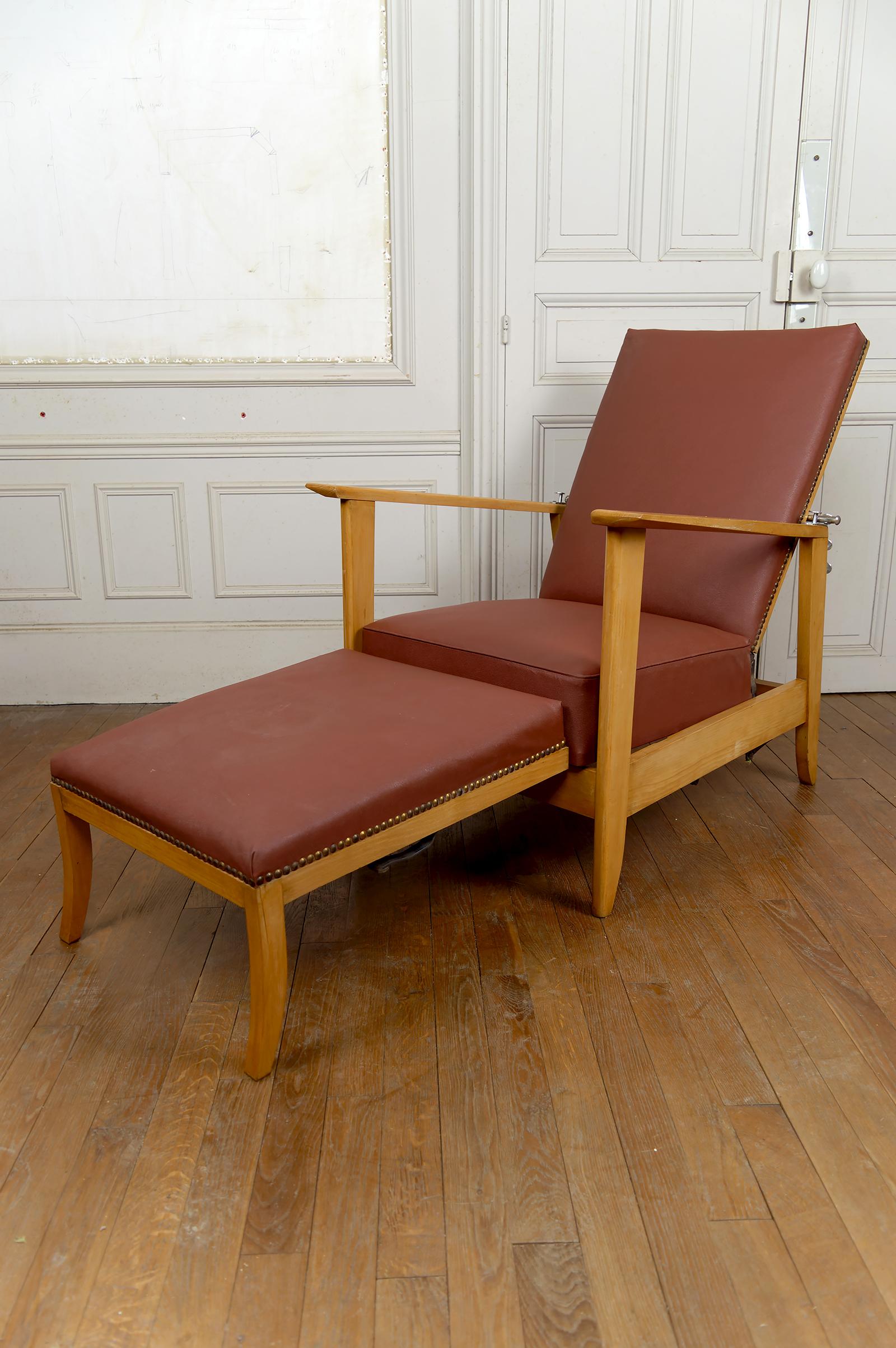 Sillón ajustable,  Chaise longue tipo Morris, Art Déco / Período de reconstrucción de posguerra, Francia, hacia 1940

Elegante sillón convertible en chaise longue, típico del diseño francés de la época de la Reconstrucción de Posguerra, en el