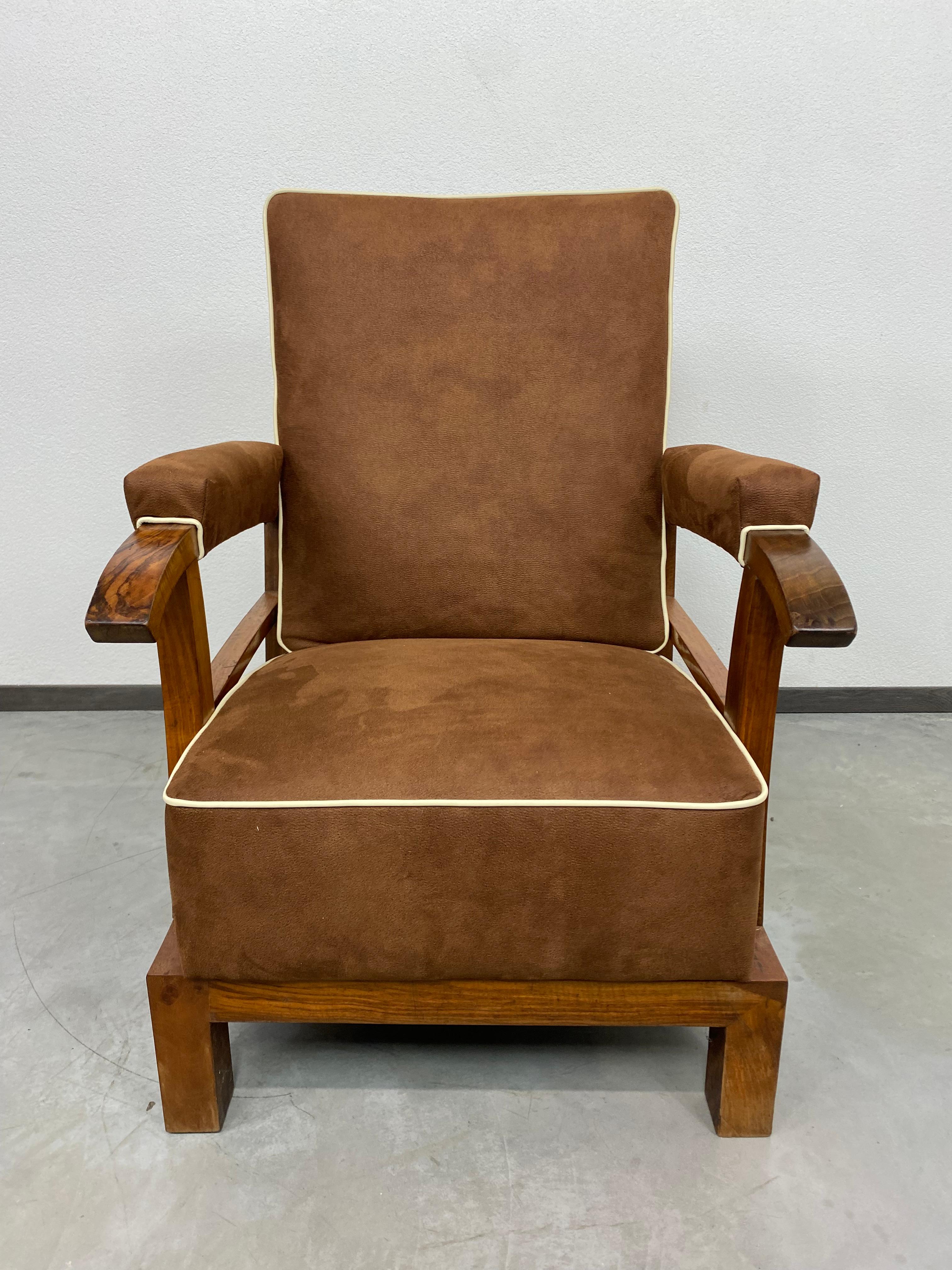 Walnut Adjustable art deco armchairs For Sale
