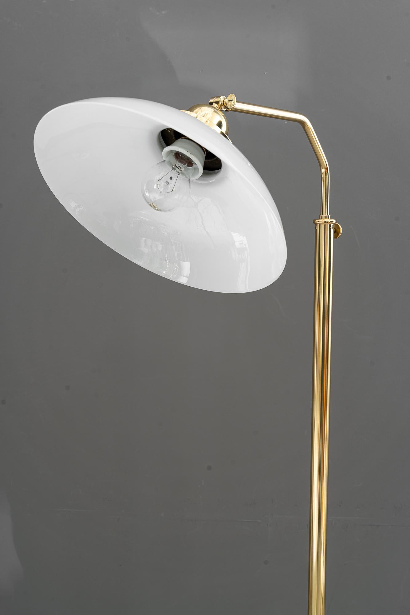 Adjustable Art Deco Floor lamp with original opal glass shade vienna around 1920 im Angebot 6
