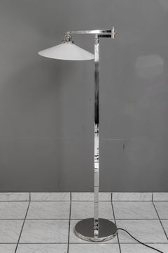 Lámpara de pie Art Decó regulable de níquel con pantalla de cristal opalino viena hacia 1920