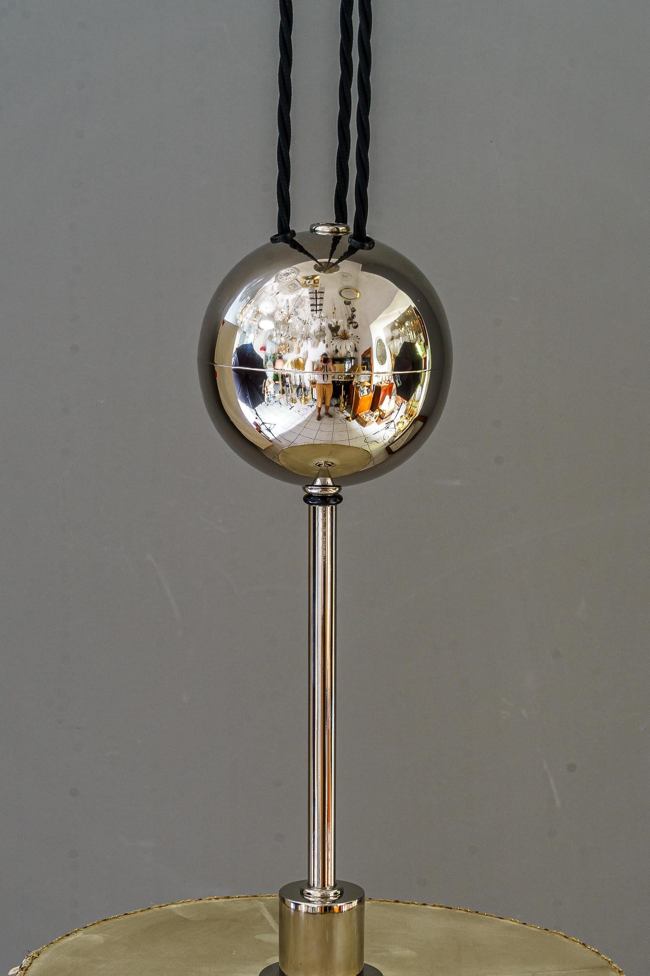Nickel Ciondolo regolabile in stile art deco con paralume originale in tessuto, Vienna, 1920 circa in vendita