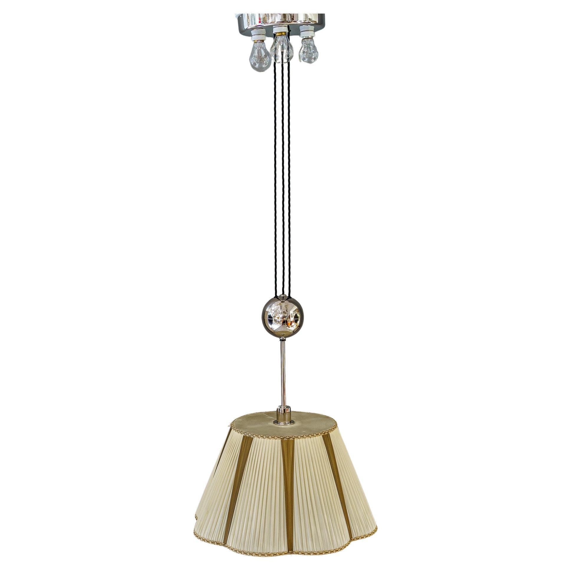 Ciondolo regolabile in stile art deco con paralume originale in tessuto, Vienna, 1920 circa