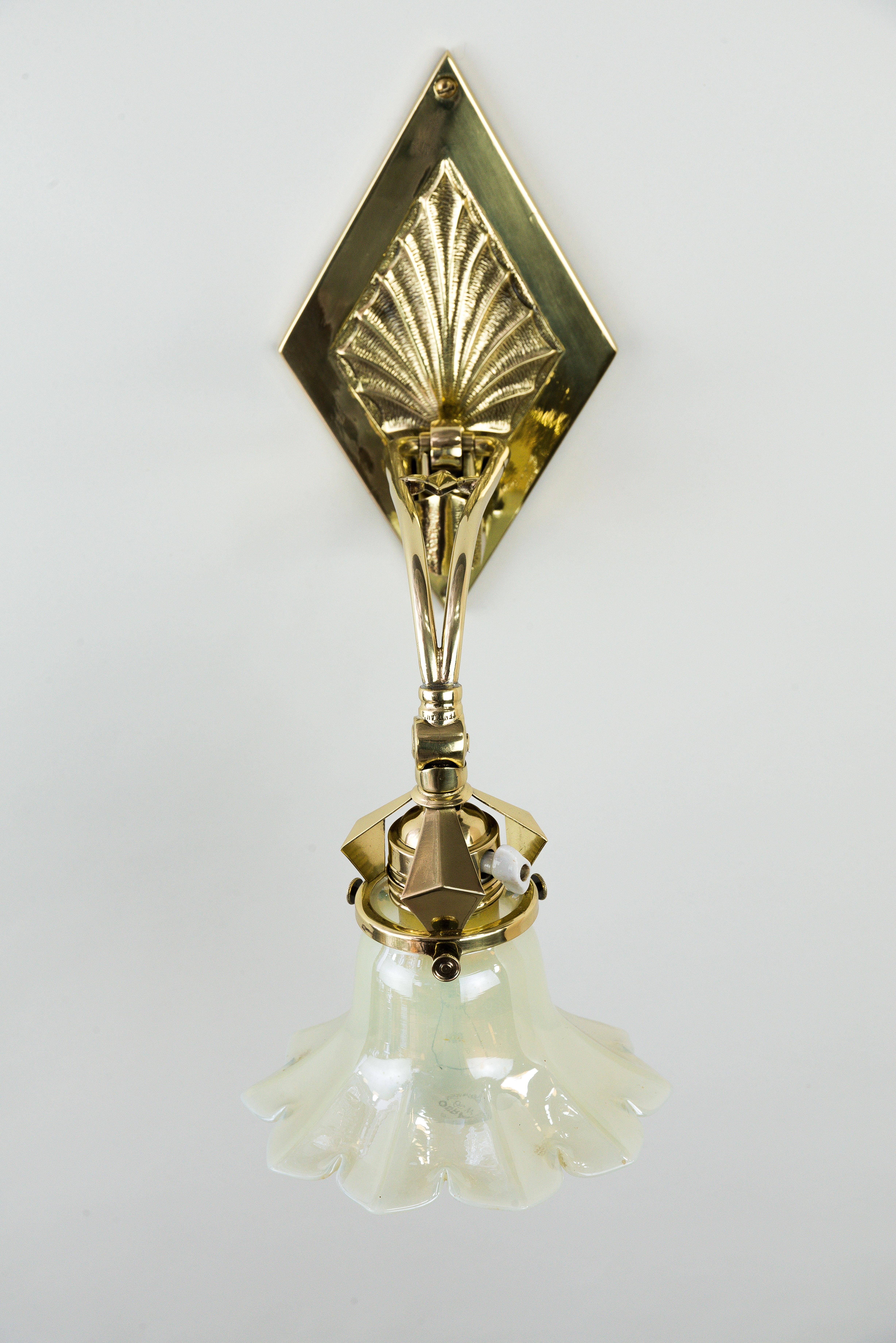 Adjustable Art Deco Wall Lamp circa 1920s with Opaline Glass Shade In Excellent Condition In Wien, AT
