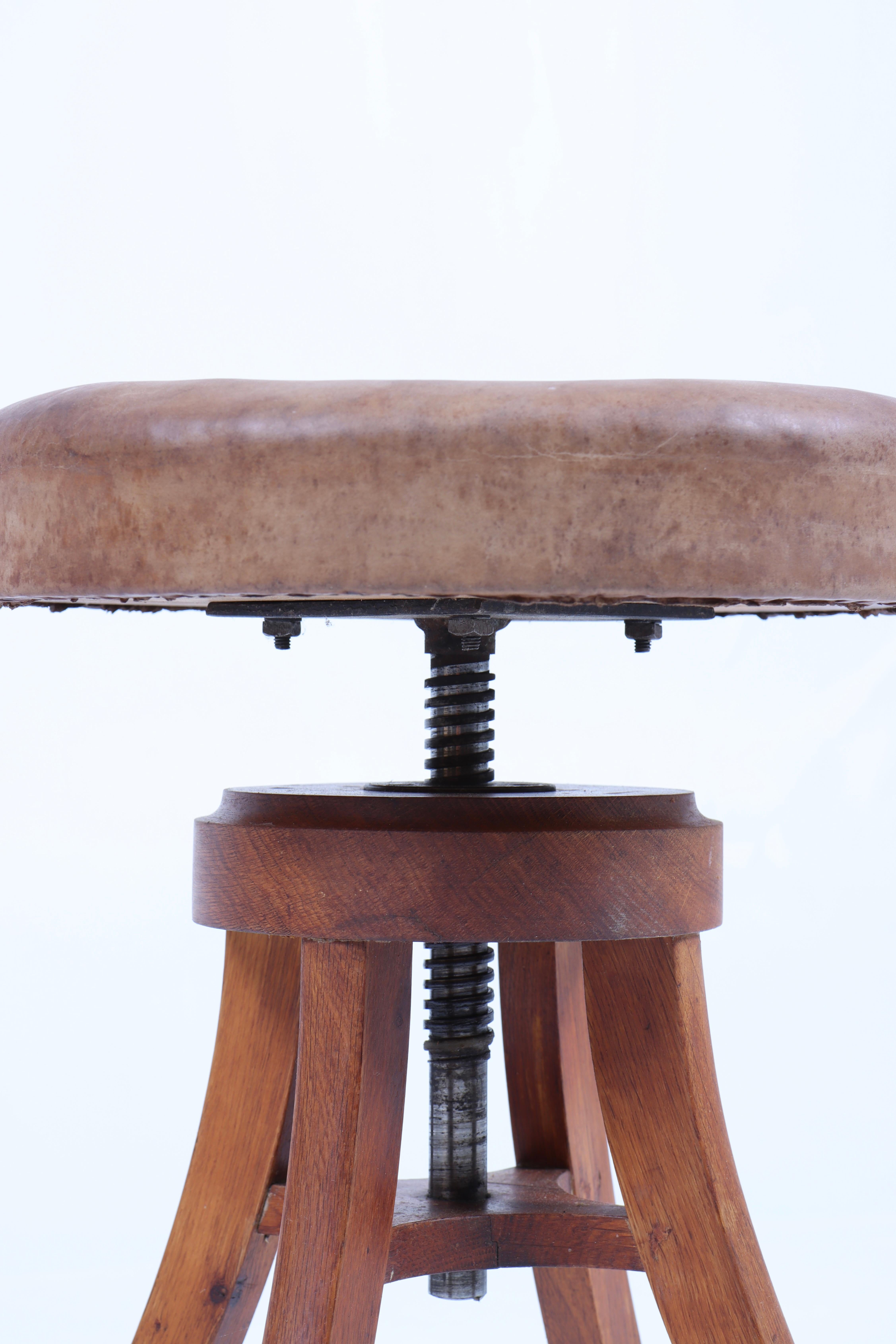 Scandinavian Modern Adjustable Artist Stool in Oak and Patinated Leather, Denmark, 1930s For Sale