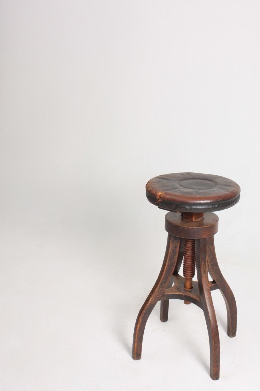 Mid-20th Century Adjustable Artist Stool in Oak and Patinated Leather, Denmark, 1930s