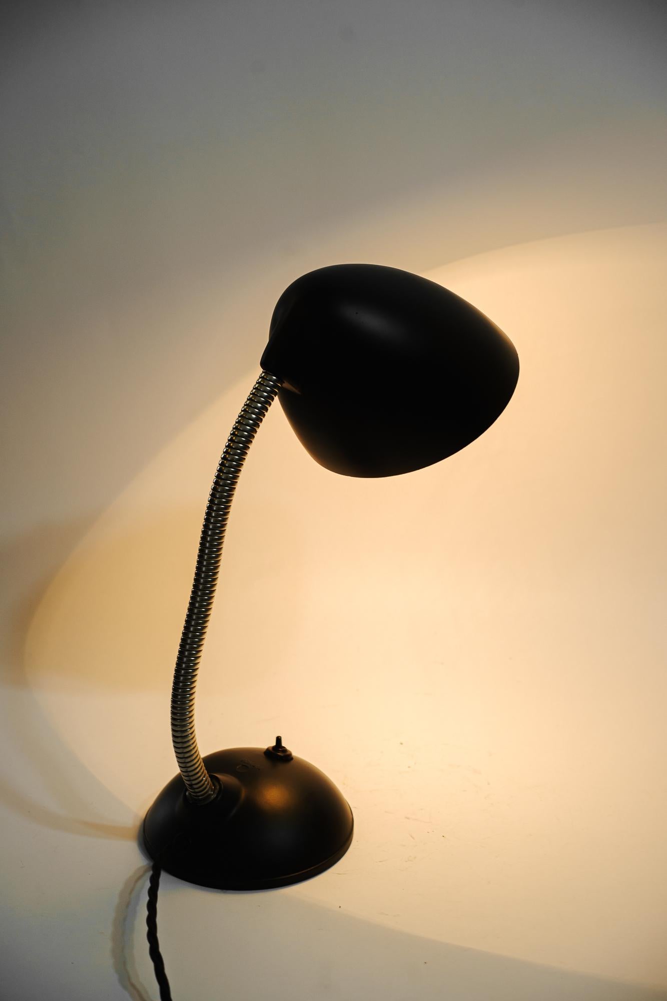 Milieu du XXe siècle Lampe de bureau réglable en bakélite, Allemagne, vers 1940 en vente