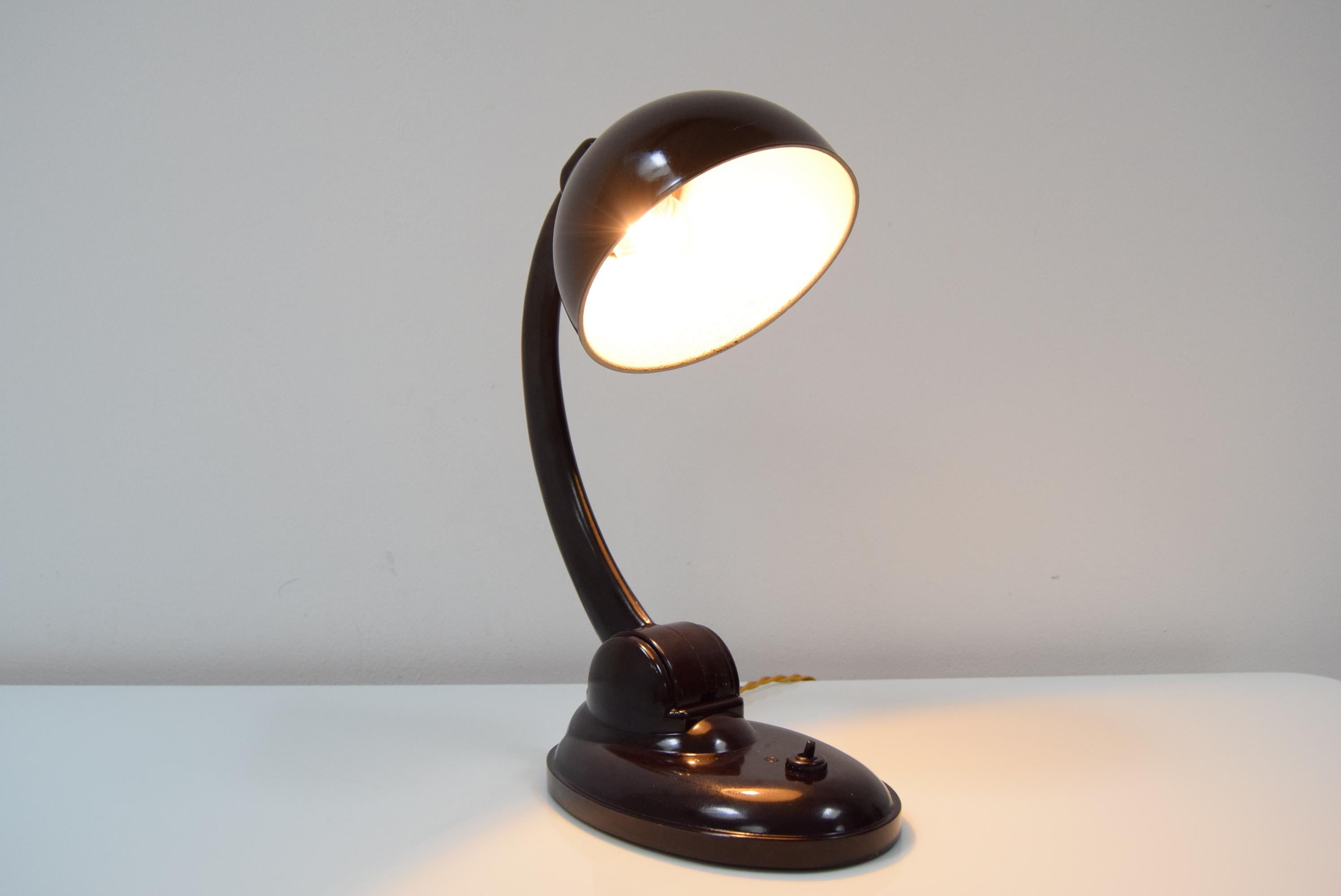 Adjustable Bakelite Table Lamp, by Eric Kirkman Cole, 1940's For Sale 4