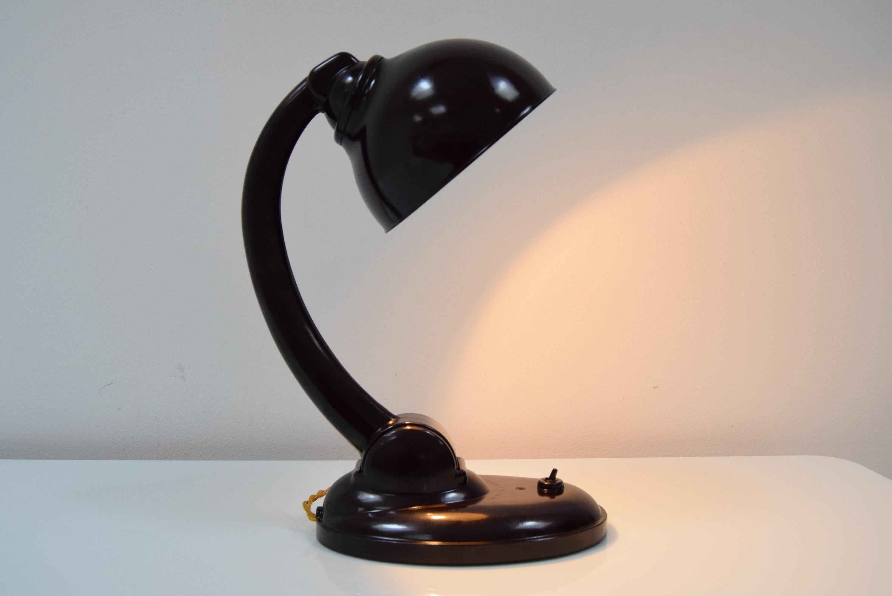Lampe de bureau réglable en bakélite, par Eric Kirkman Cole, années 1940 en vente 4