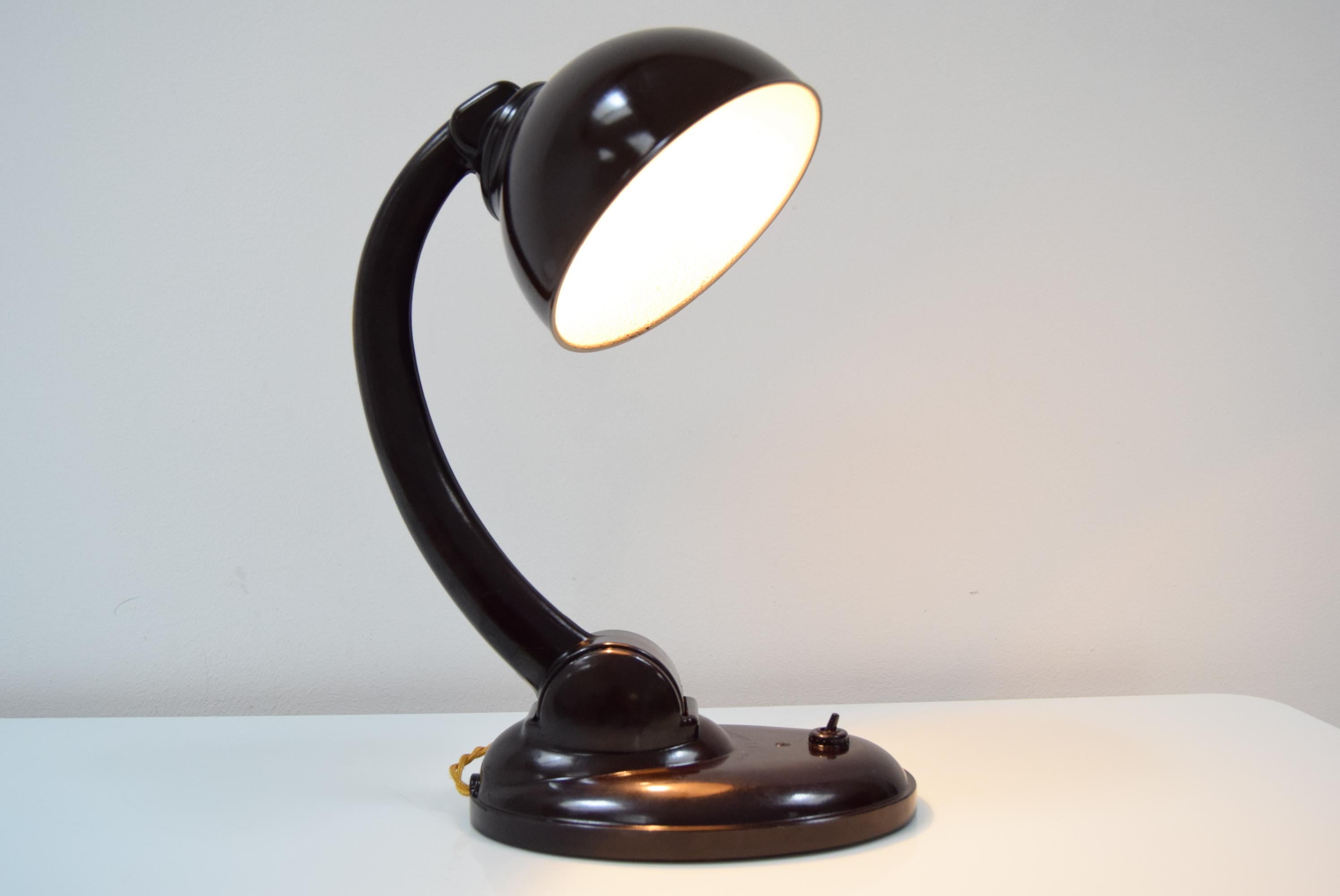 Lampe de bureau réglable en bakélite, par Eric Kirkman Cole, années 1940 en vente 5