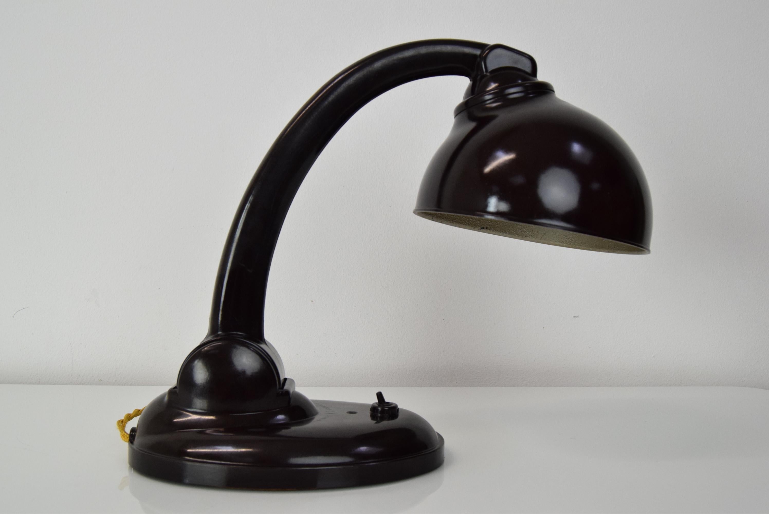 Lampe de bureau réglable en bakélite, par Eric Kirkman Cole, années 1940 en vente 6