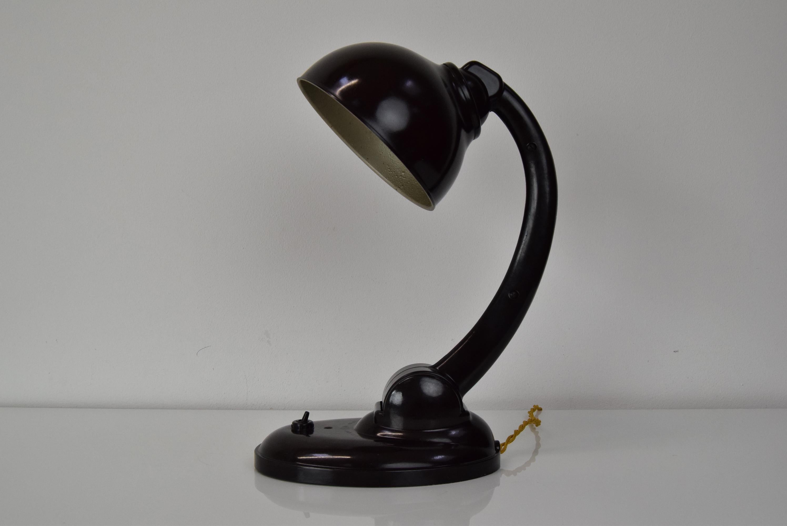 An elegant model
Made in Czechoslovakia
Made of Bakelite
Was instaled new wiring
1x60W,E27 or E26 bulb
Good original condition
US adapter included.