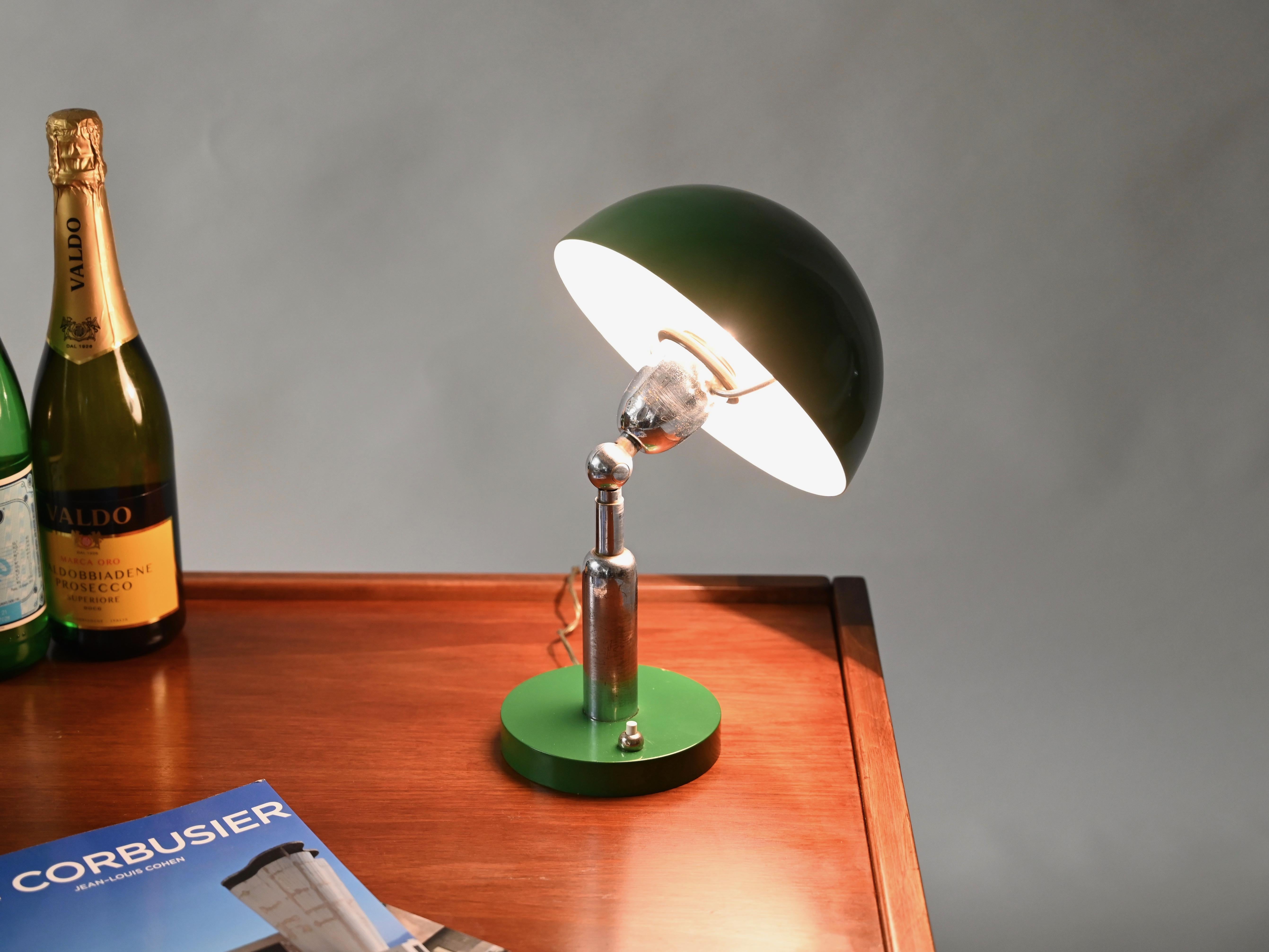 Verstellbare Bauhaus-Tischlampe in Grün aus Chrom und emailliertem Metall, Italien 1940er Jahre im Angebot 5