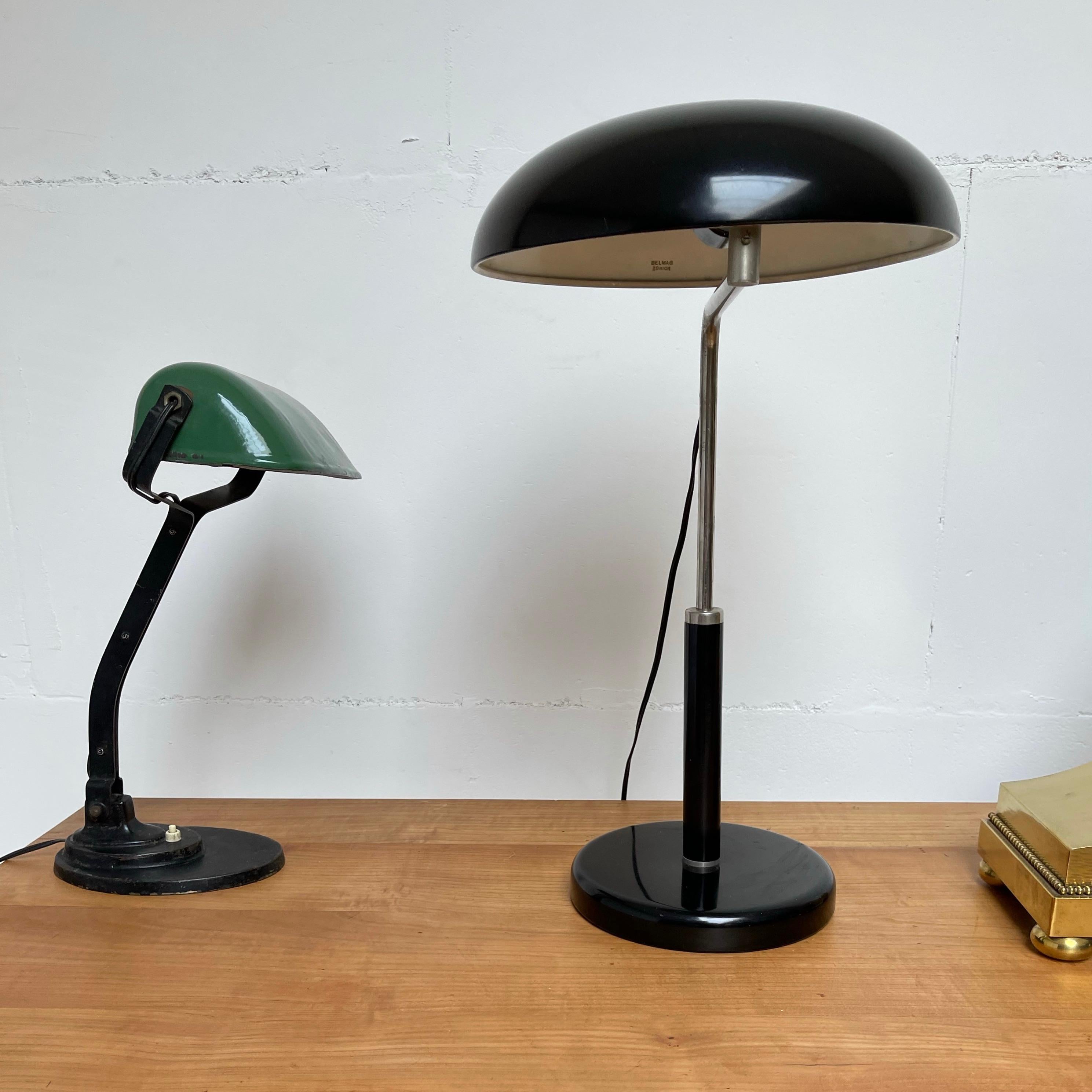 Lampe de bureau ou de table Bauhaus réglable en métal noirci et chromé de Belmag Zurich 4