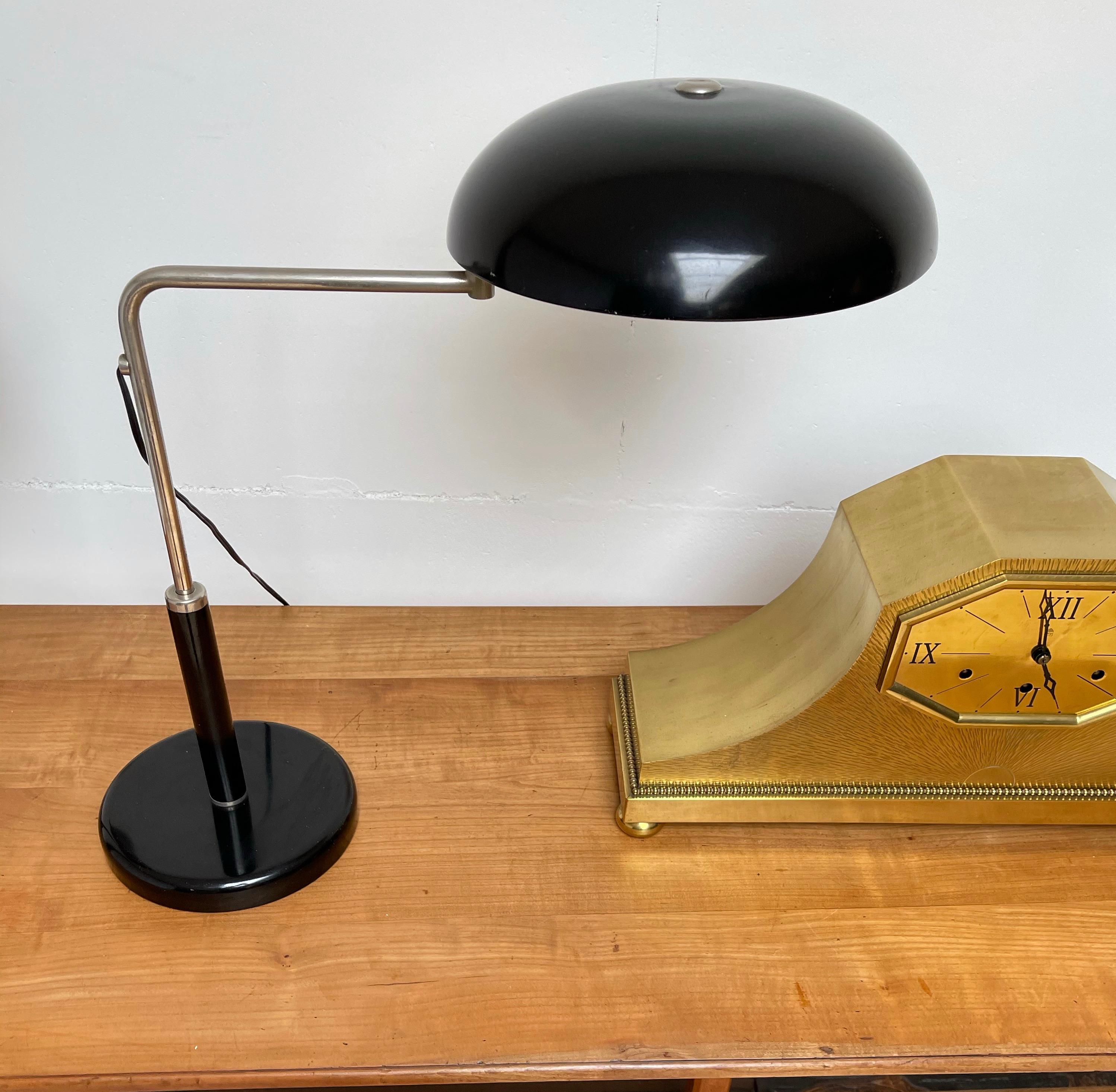 Lampe de bureau ou de table Bauhaus réglable en métal noirci et chromé de Belmag Zurich 1