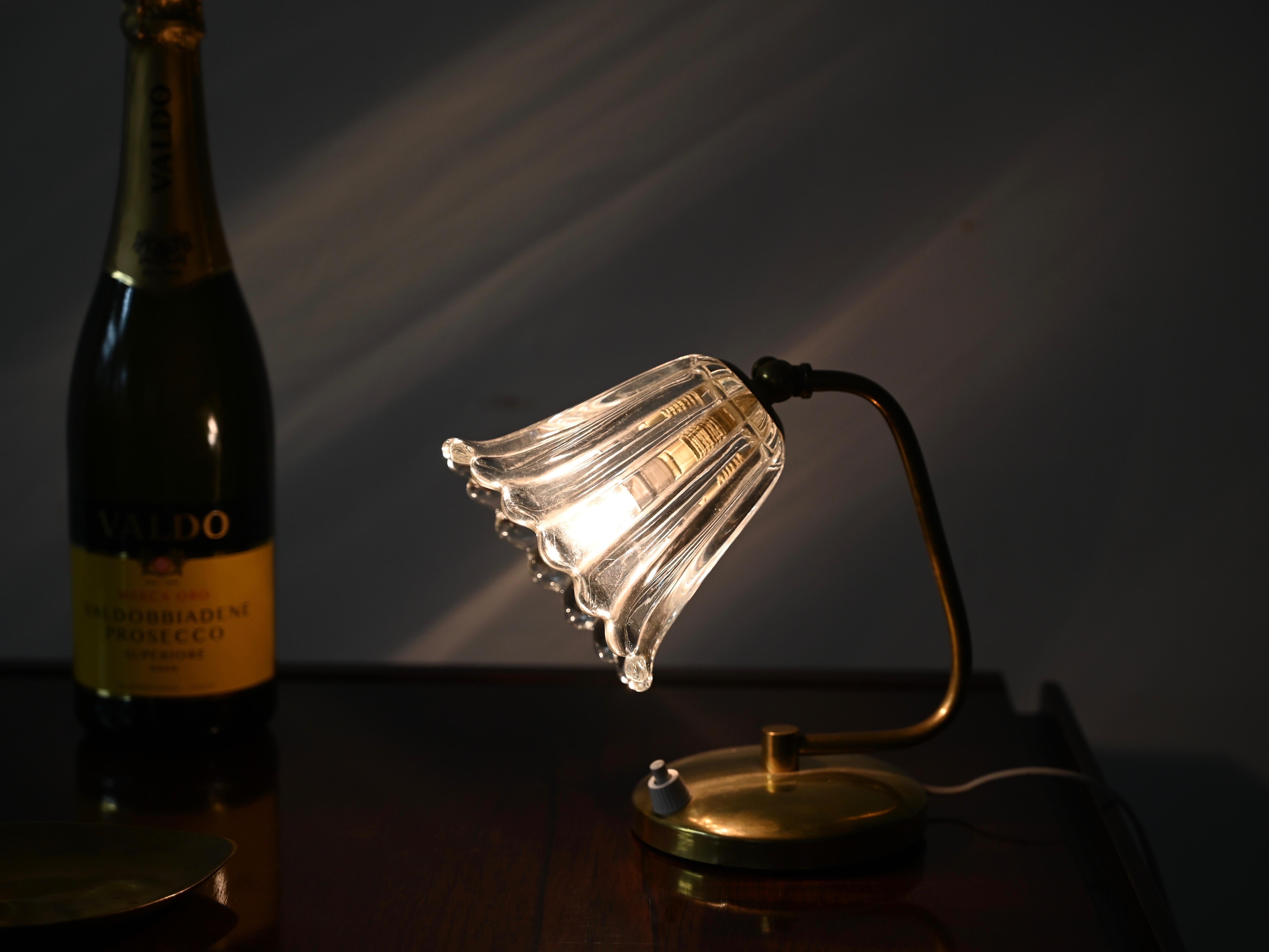 italien Lampe de table réglable en verre de Murano et laiton par Barovier, Italie, années 1940 en vente