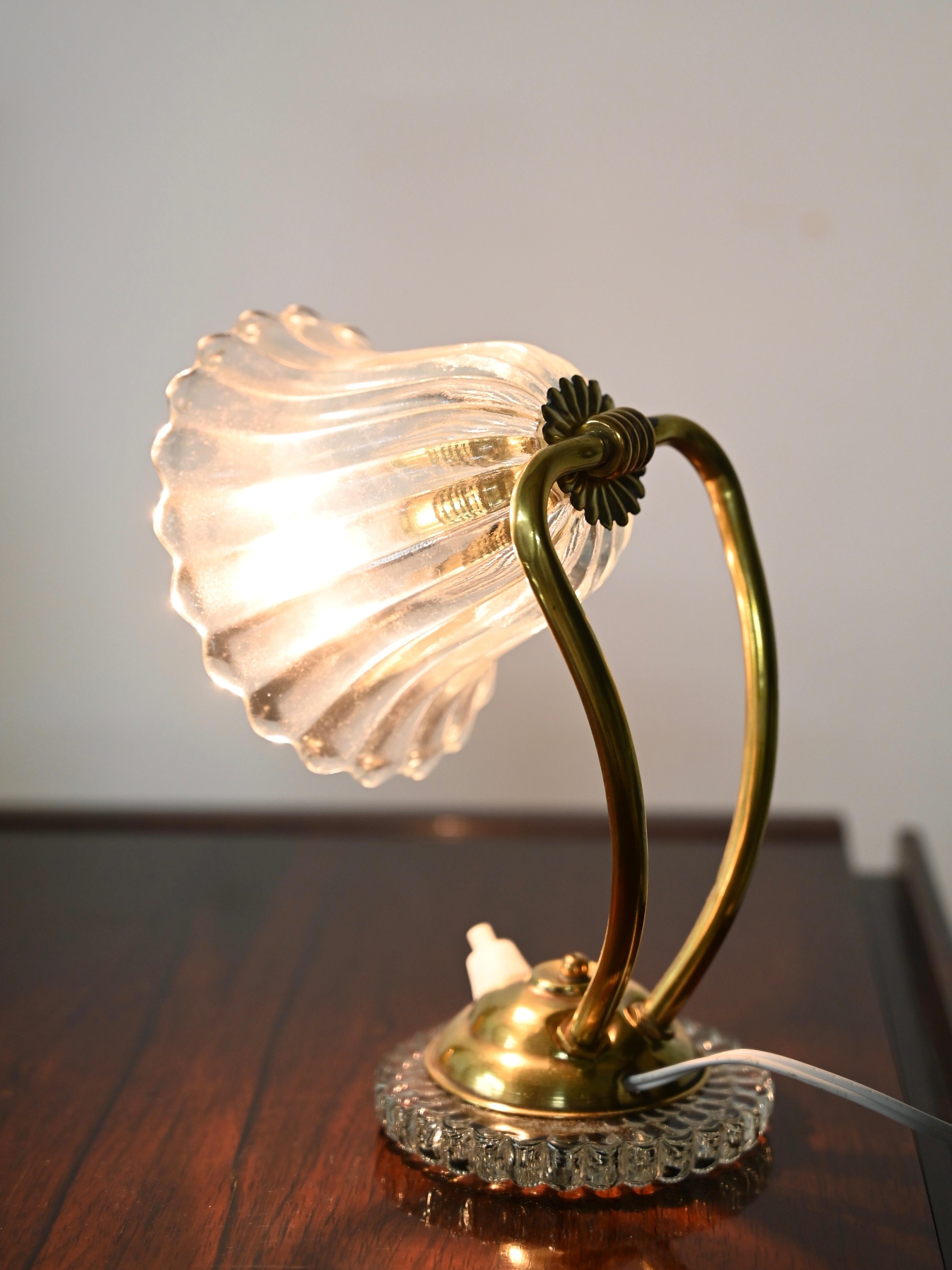 Hand-Crafted Adjustable Bell Table Lamp in Murano Glass and Brass by Barovier, Italy 1940s For Sale