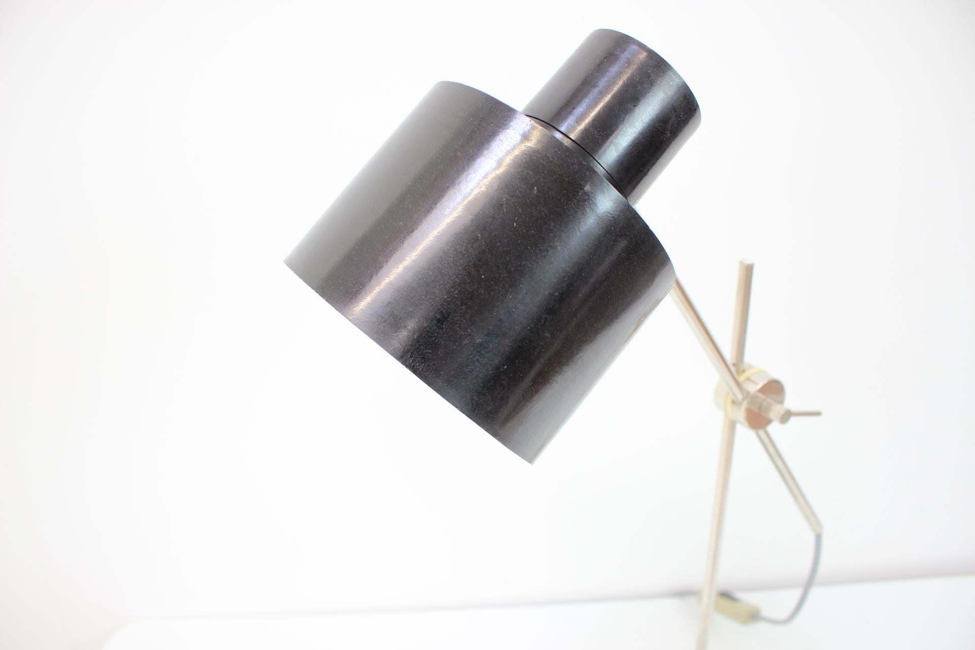 Adjustable Black Bakelite Industrial Table Lamp / Czechoslovakia, 1970s In Good Condition For Sale In Praha, CZ