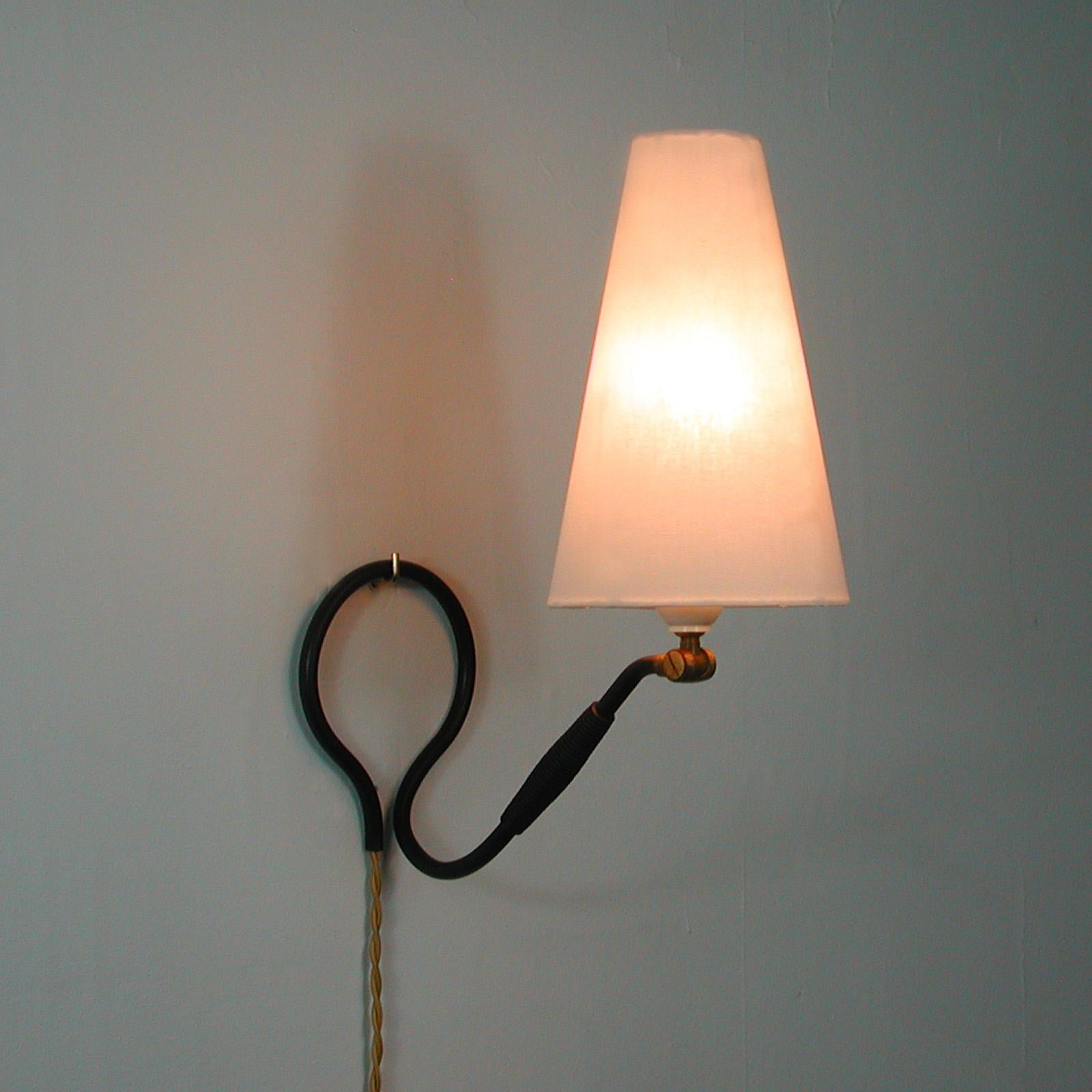 Adjustable Black Brass and Bakelite Wall or Table Lamp 306 by Kaare Klint, 1950s For Sale 4