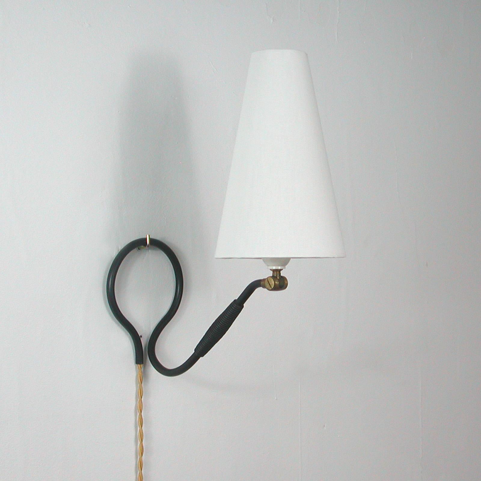 Adjustable Black Brass and Bakelite Wall or Table Lamp 306 by Kaare Klint, 1950s In Good Condition For Sale In NUEMBRECHT, NRW