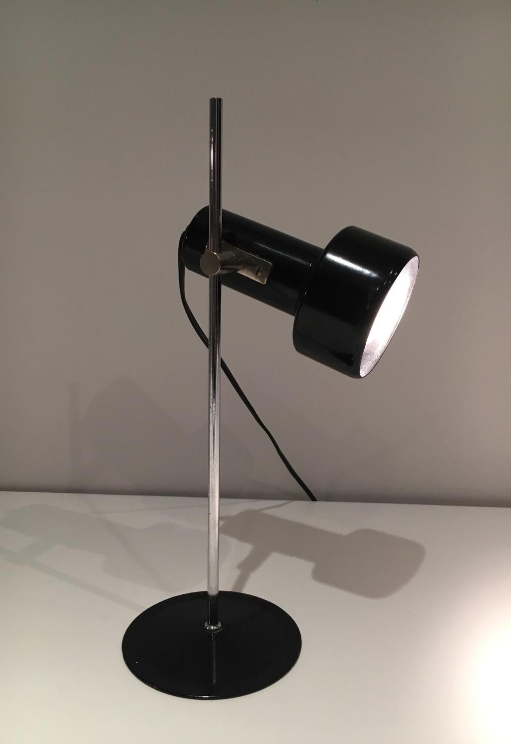 Laqué Lampe de bureau réglable en laque noire et chrome. Œuvres françaises, vers 1970 en vente