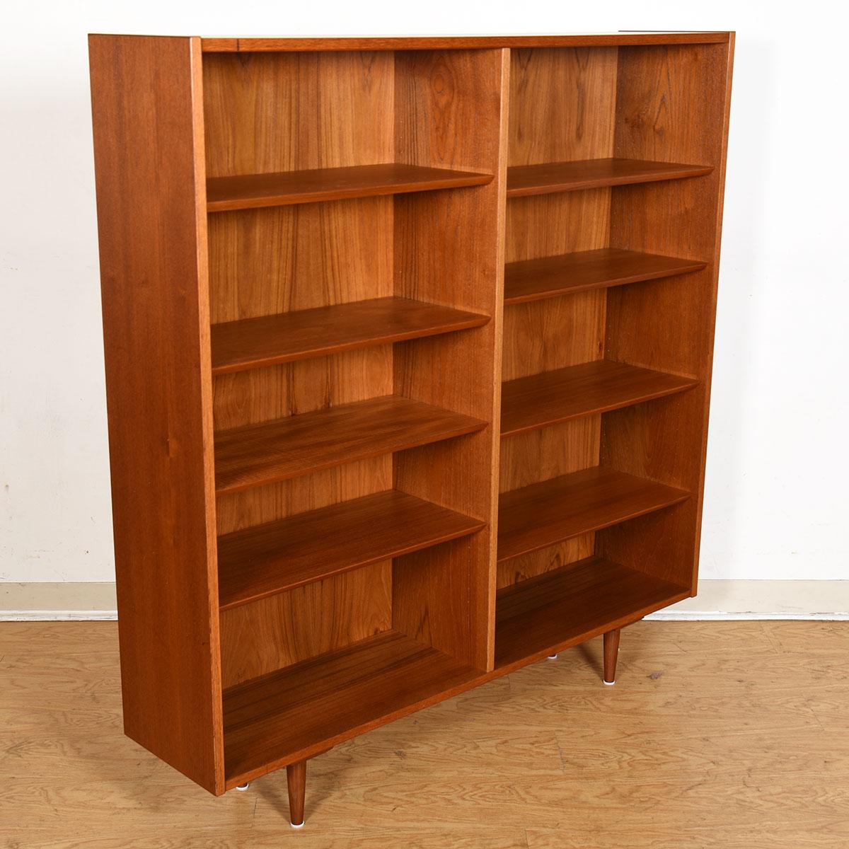 20th Century Adjustable Bookcase in Danish Modern Walnut For Sale
