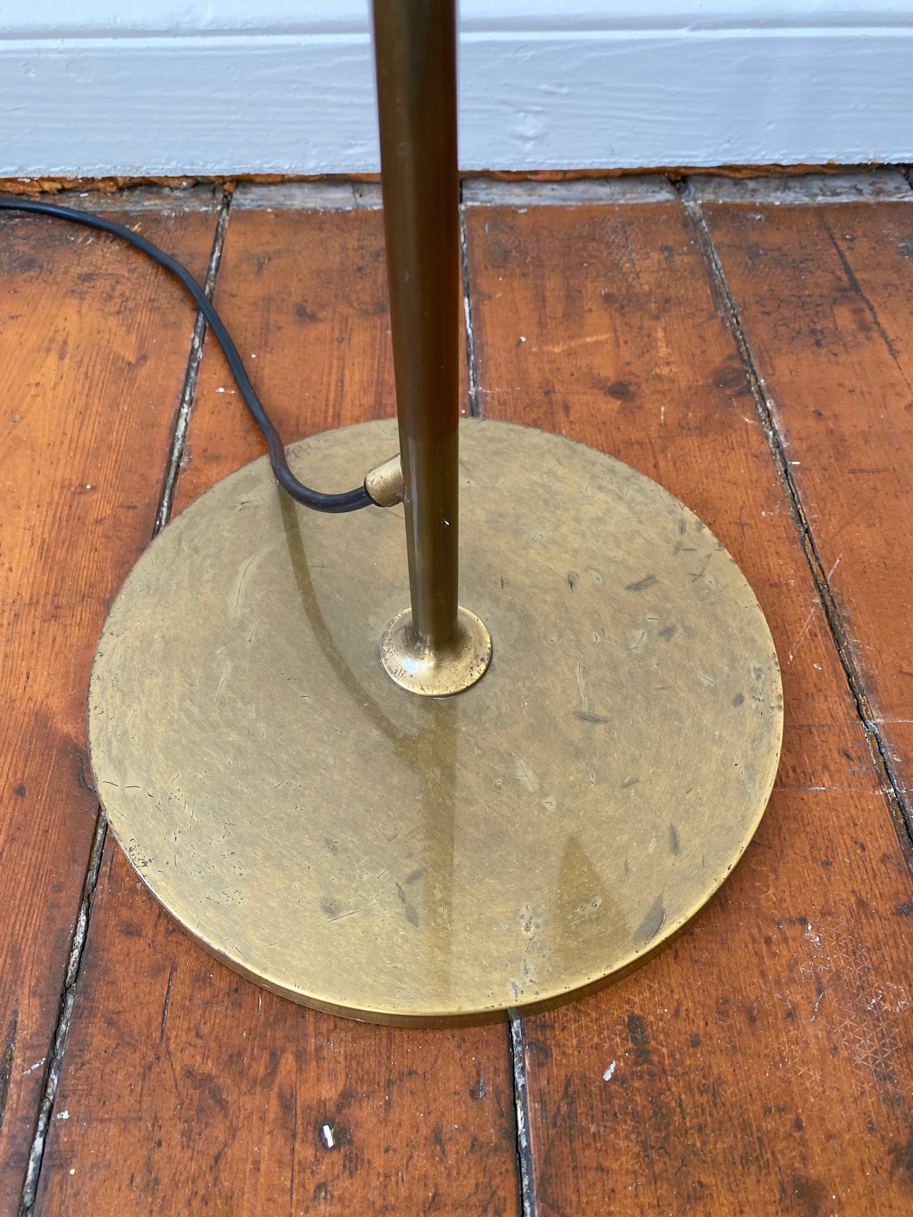 Lampadaire de lecture réglable en laiton Cervantes de Florian Schulz, années 1970 en vente 9
