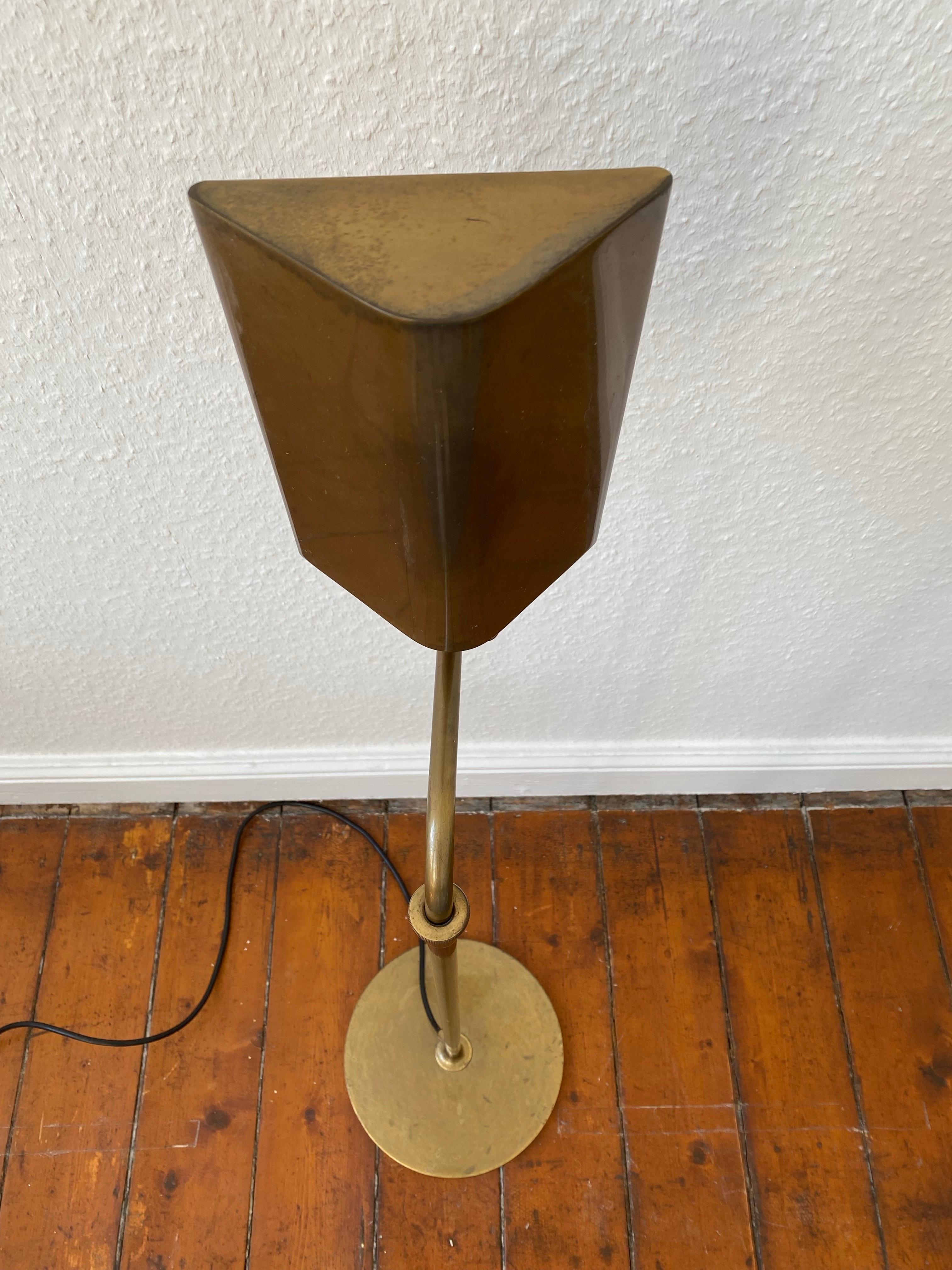 Lampadaire de lecture réglable en laiton Cervantes de Florian Schulz, années 1970 en vente 11