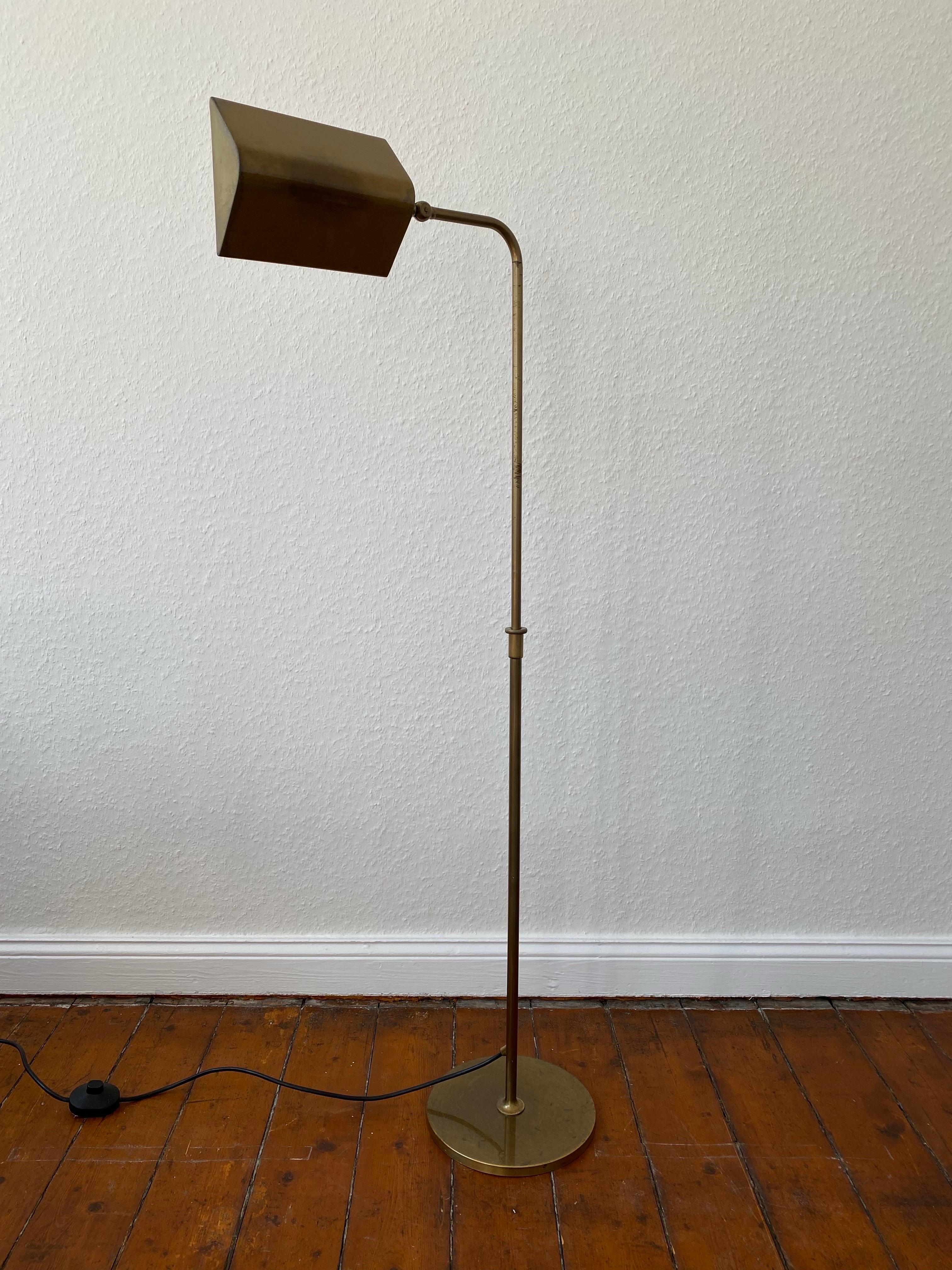 Mid-Century Modern Lampadaire de lecture réglable en laiton Cervantes de Florian Schulz, années 1970 en vente