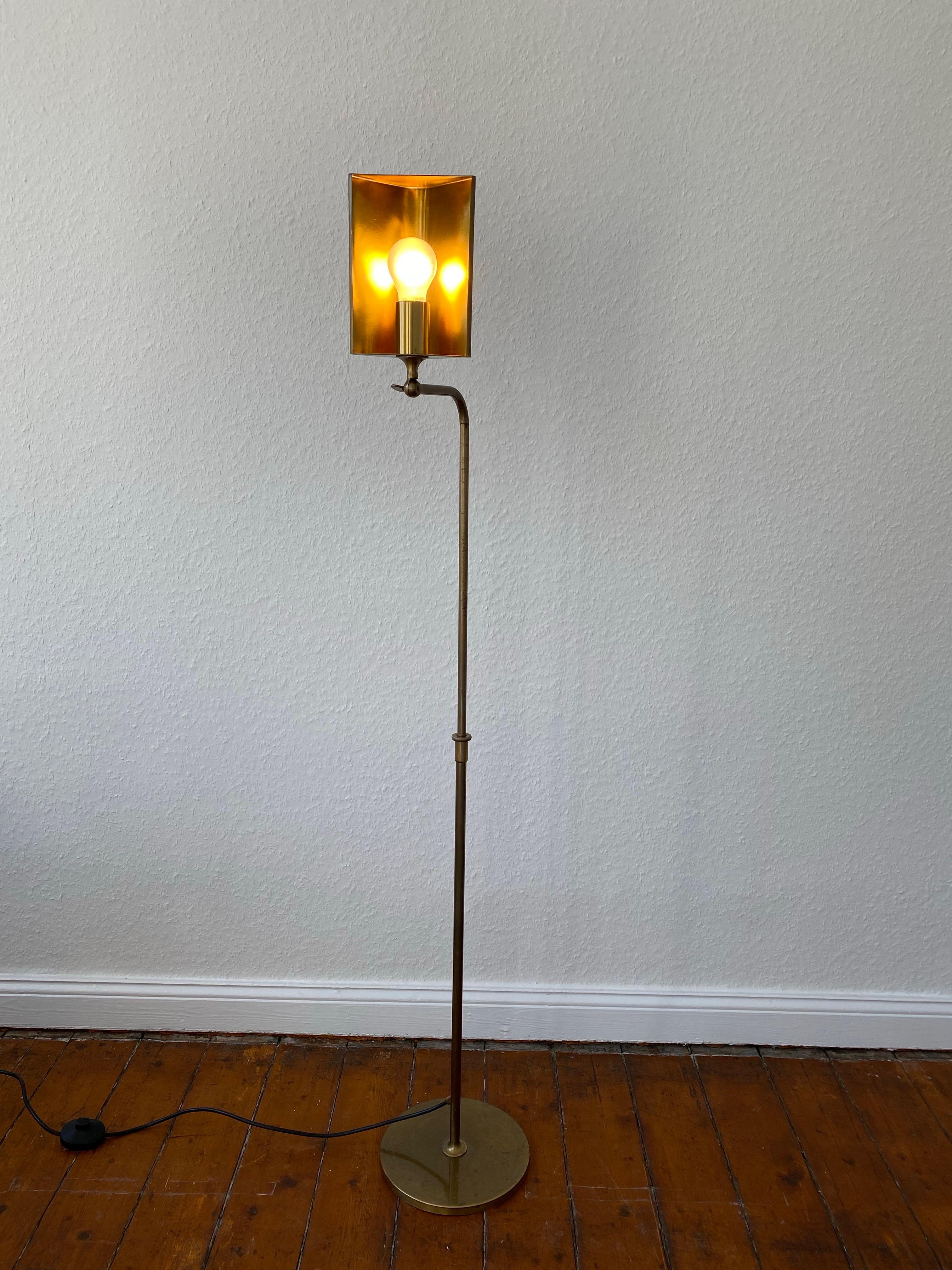 Patiné Lampadaire de lecture réglable en laiton Cervantes de Florian Schulz, années 1970 en vente
