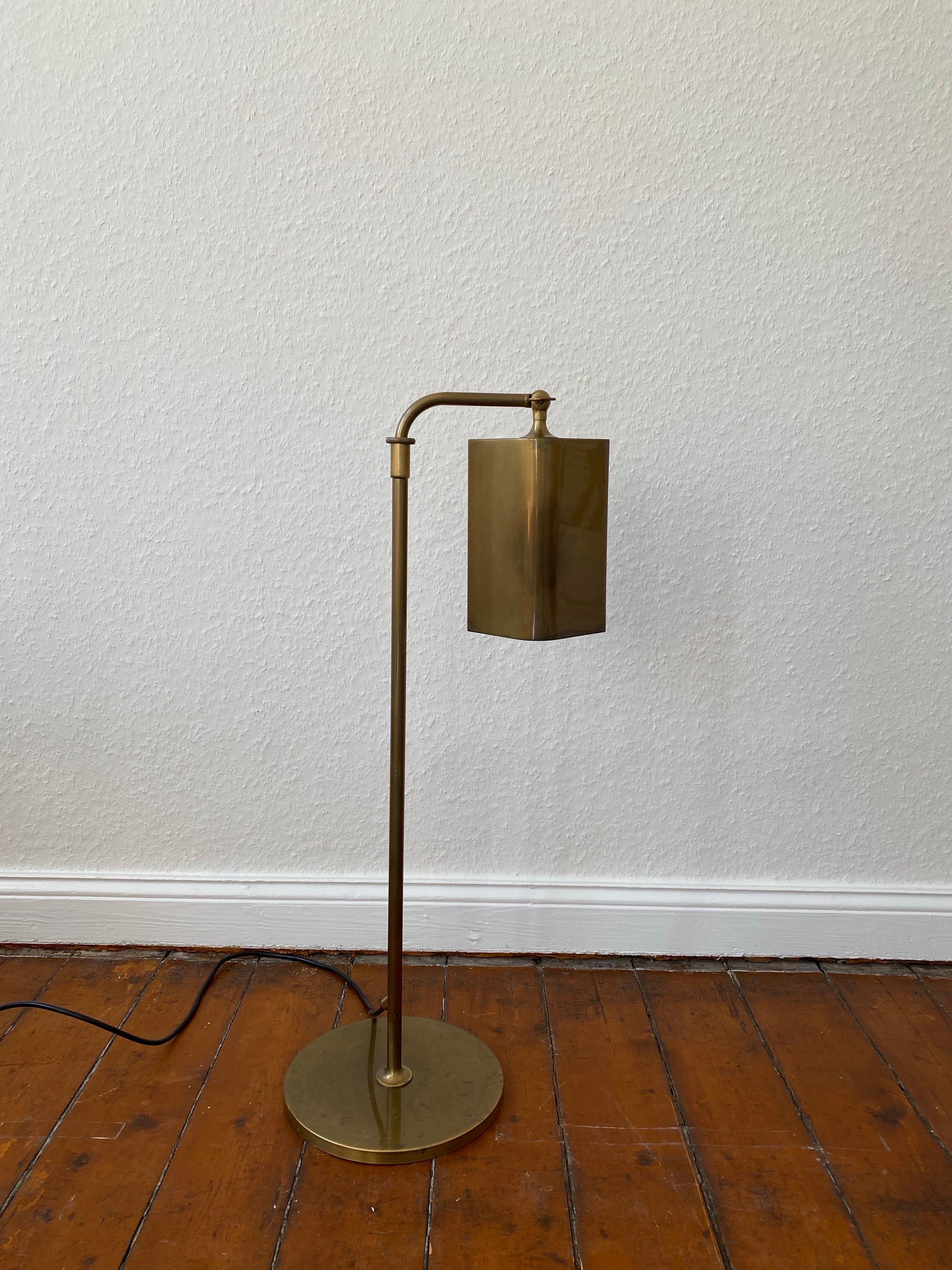 Lampadaire de lecture réglable en laiton Cervantes de Florian Schulz, années 1970 en vente 1