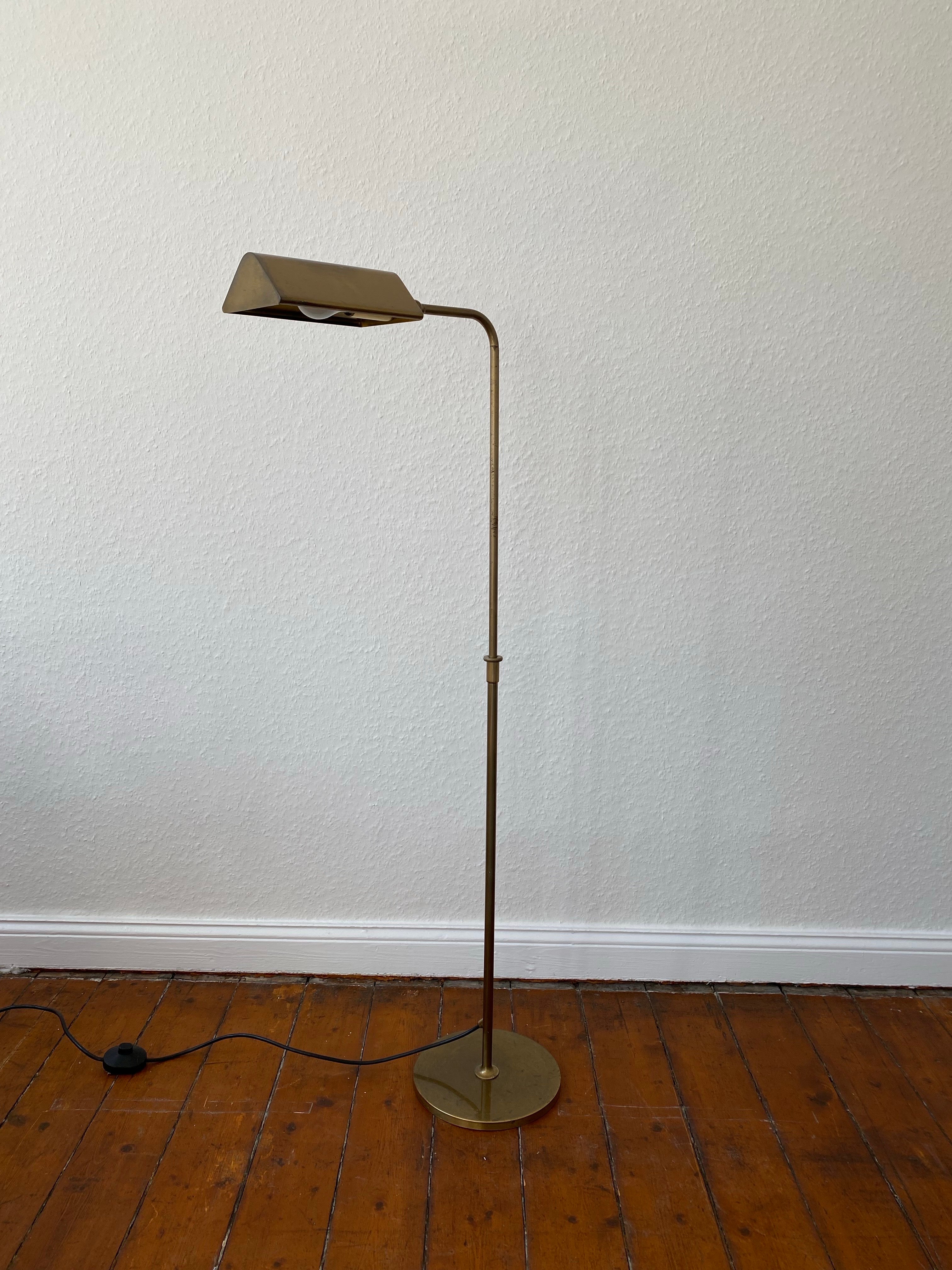 Lampadaire de lecture réglable en laiton Cervantes de Florian Schulz, années 1970 en vente