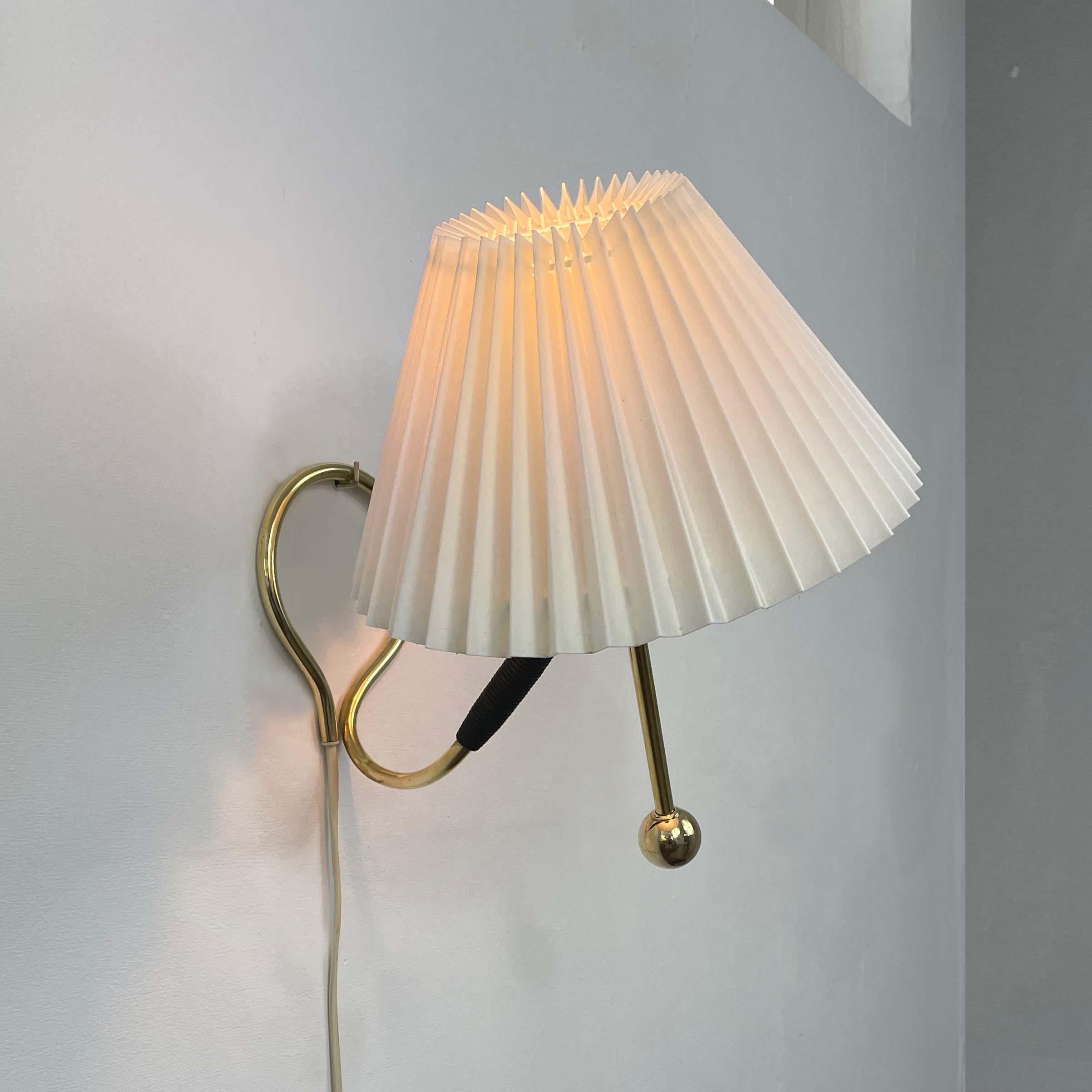 Adjustable Brass and Bakelite Wall and Table Lamp 306 by Kaare Klint, 1950s For Sale 10