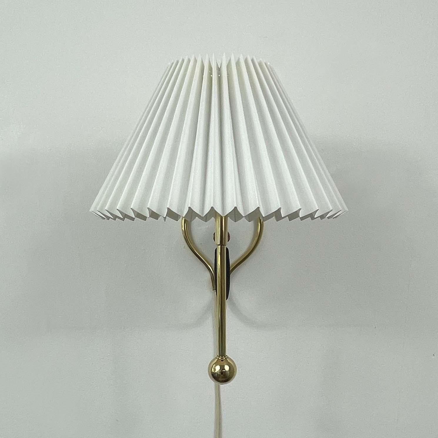 Adjustable Brass and Bakelite Wall and Table Lamp 306 by Kaare Klint, 1950s For Sale 11