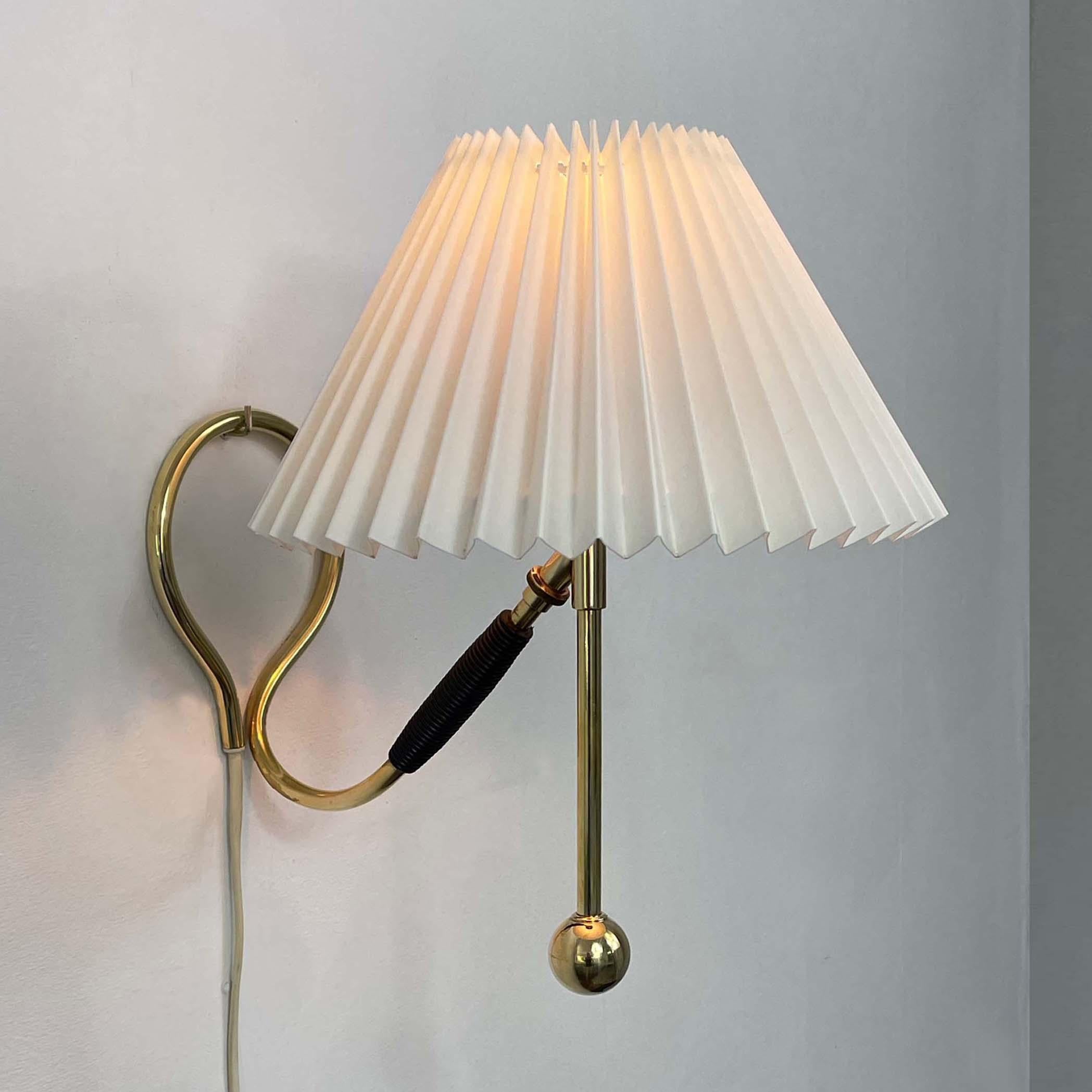 Adjustable Brass and Bakelite Wall and Table Lamp 306 by Kaare Klint, 1950s For Sale 12