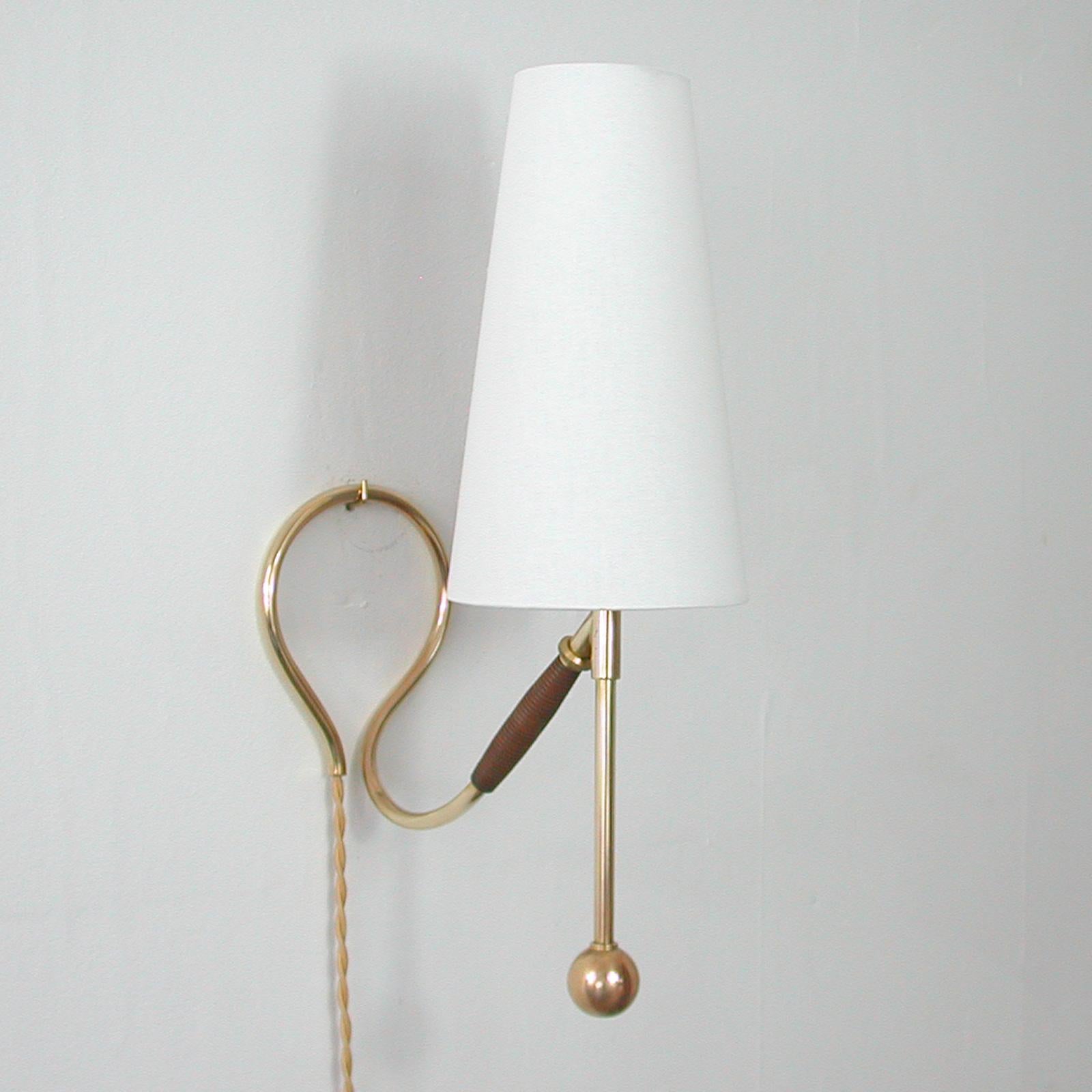 Adjustable Brass and Bakelite Wall and Table Lamp 306 by Kaare Klint, 1950s In Good Condition In NUEMBRECHT, NRW