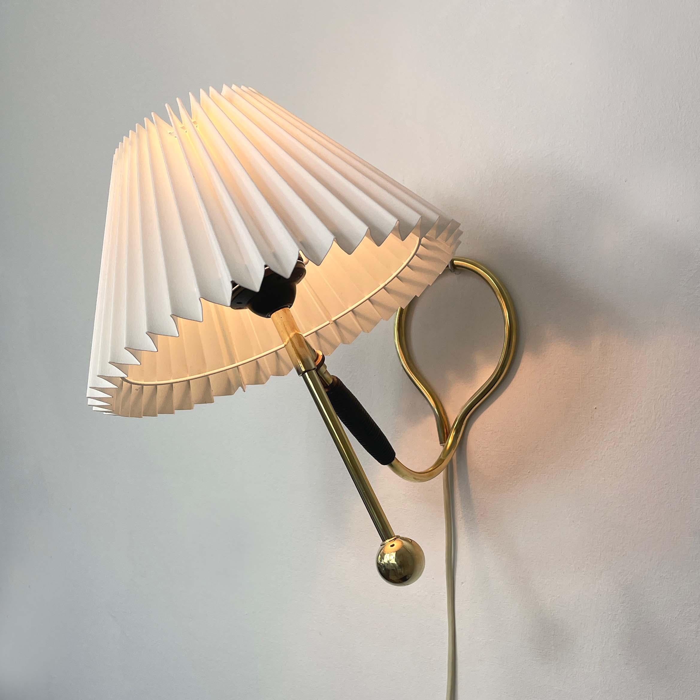 Adjustable Brass and Bakelite Wall and Table Lamp 306 by Kaare Klint, 1950s In Good Condition For Sale In NUEMBRECHT, NRW