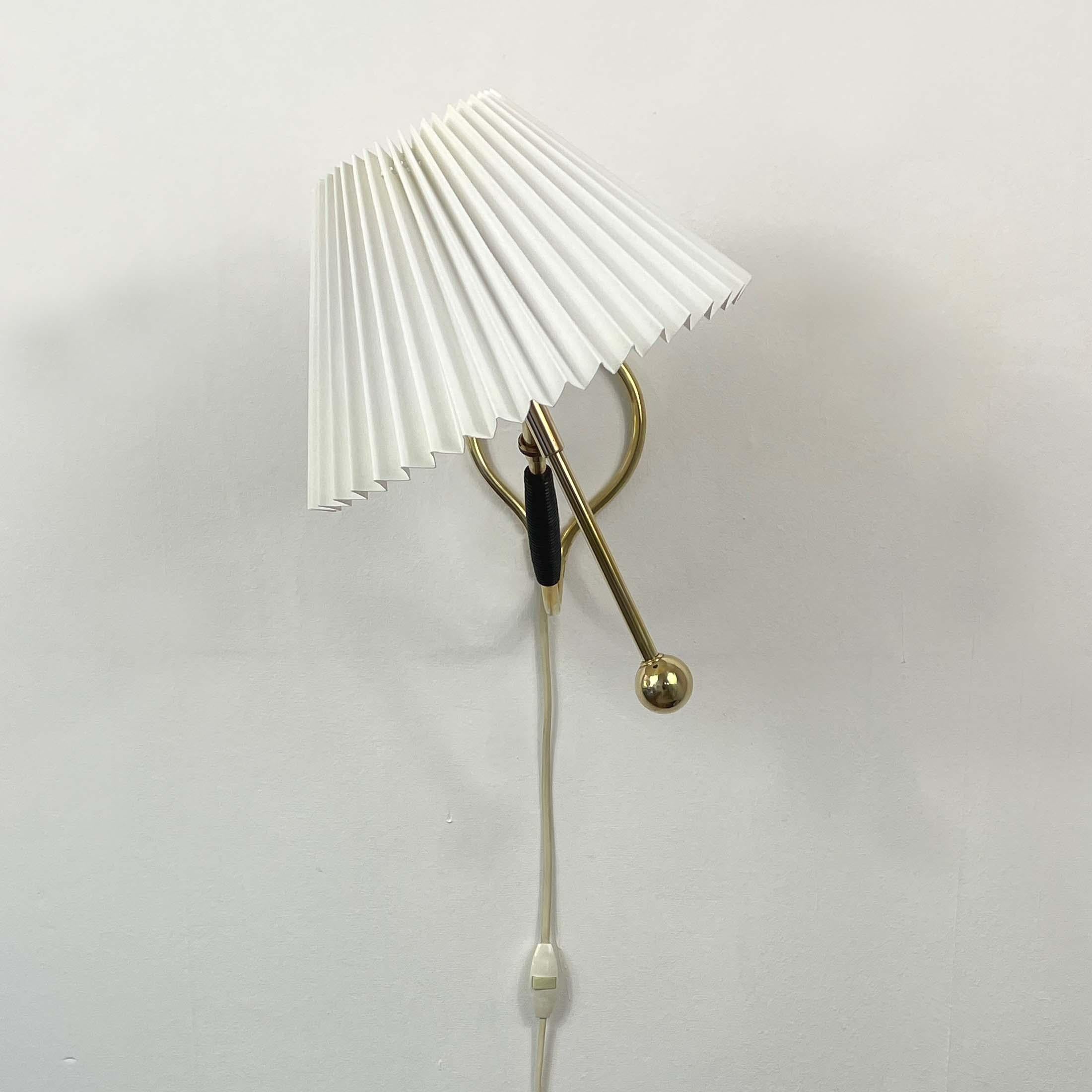 Mid-20th Century Adjustable Brass and Bakelite Wall and Table Lamp 306 by Kaare Klint, 1950s For Sale