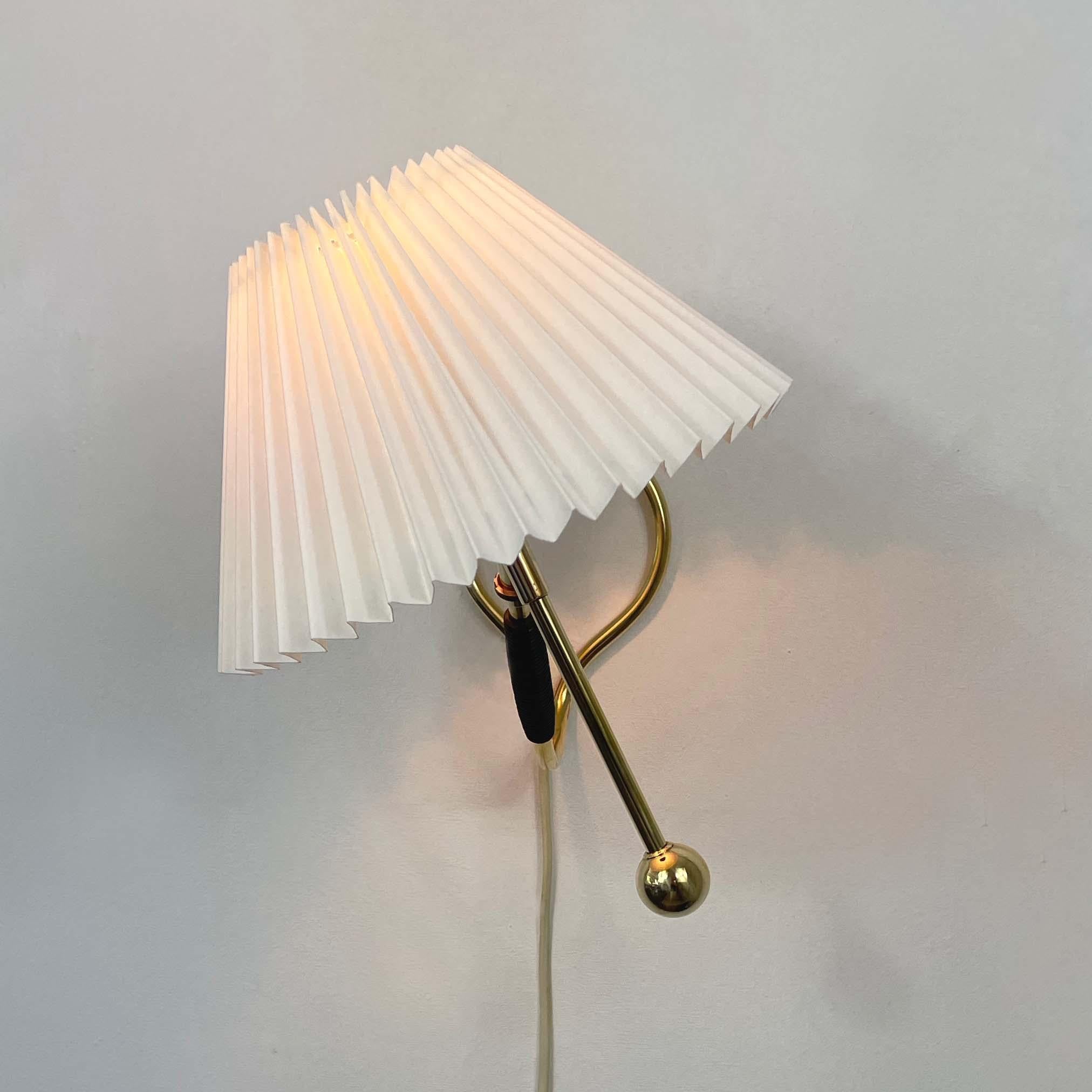 Adjustable Brass and Bakelite Wall and Table Lamp 306 by Kaare Klint, 1950s For Sale 1