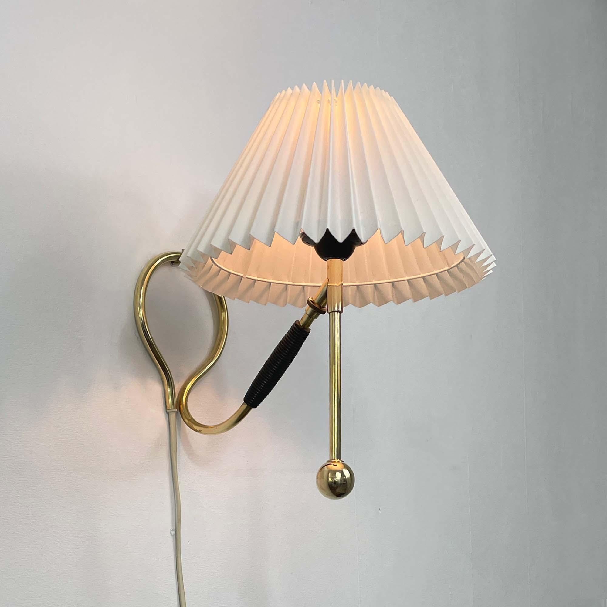 Adjustable Brass and Bakelite Wall and Table Lamp 306 by Kaare Klint, 1950s For Sale 2