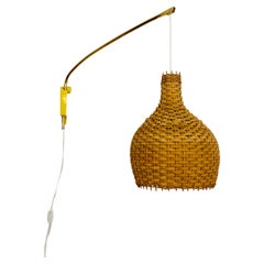 Lampada ad arco regolabile in ottone e vimini