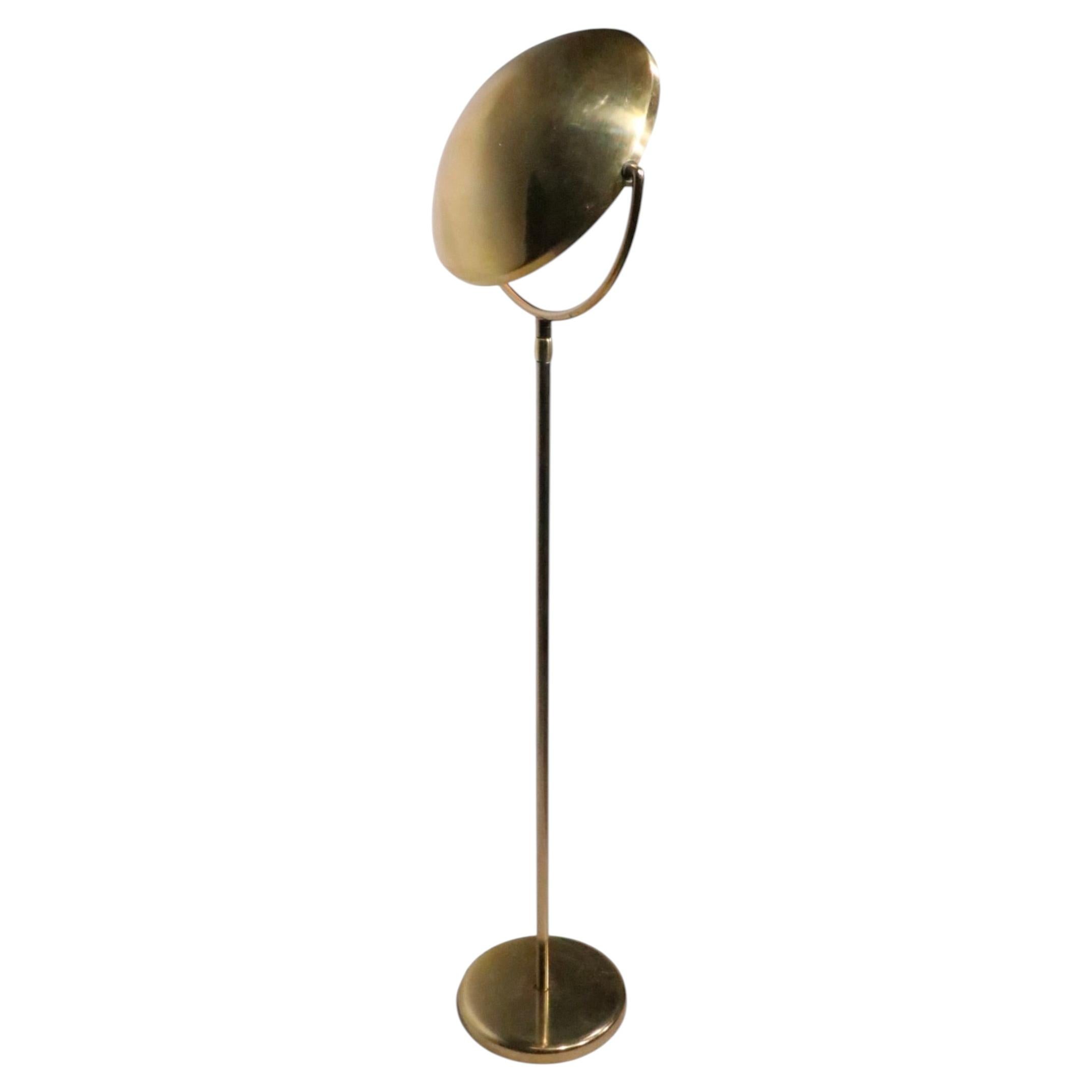 Lampadaire en laiton réglable avec abat-jour en forme de soucoupe