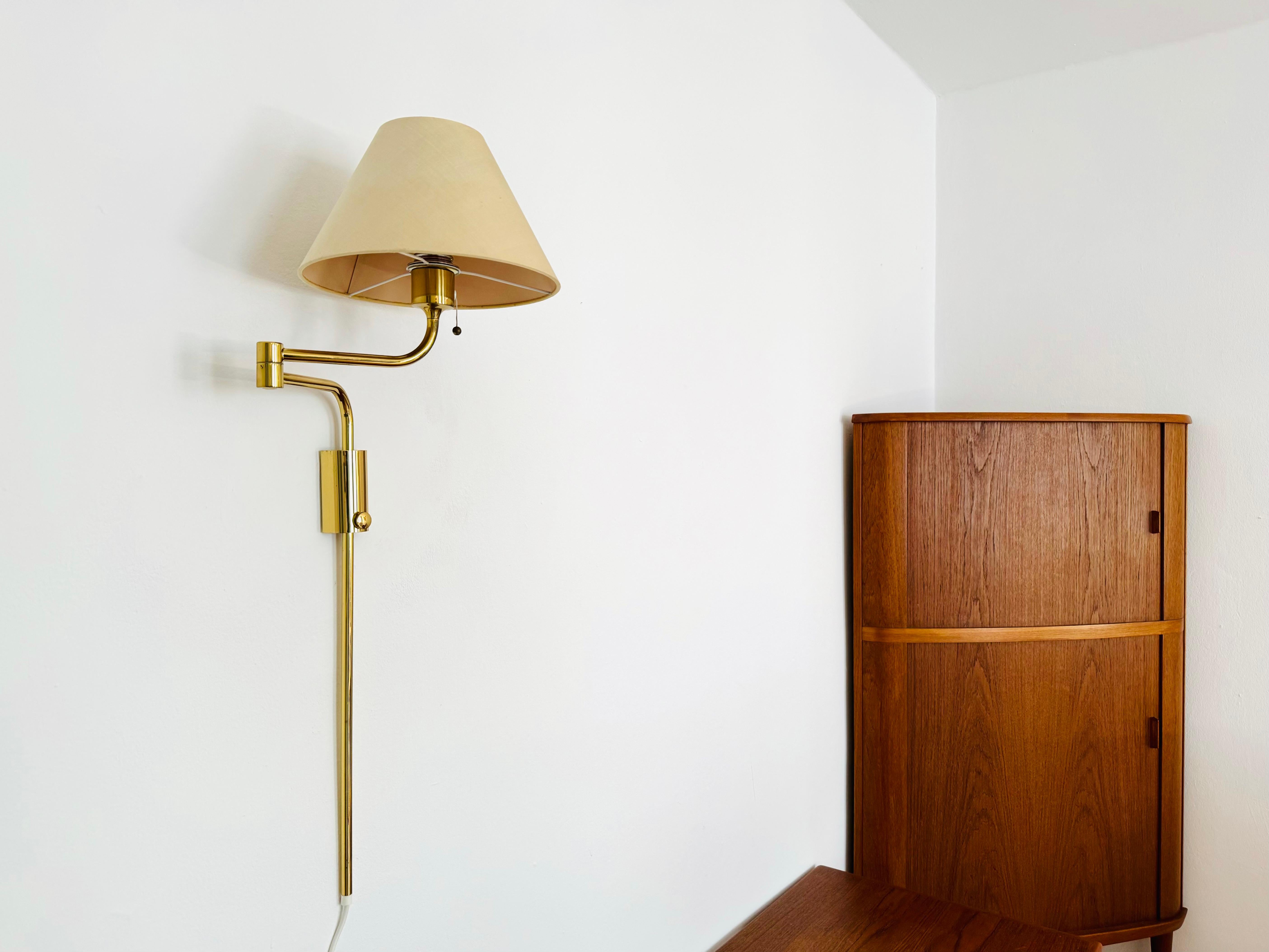 Ottone Lampada da parete Lesan regolabile in ottone di Florian Schulz in vendita