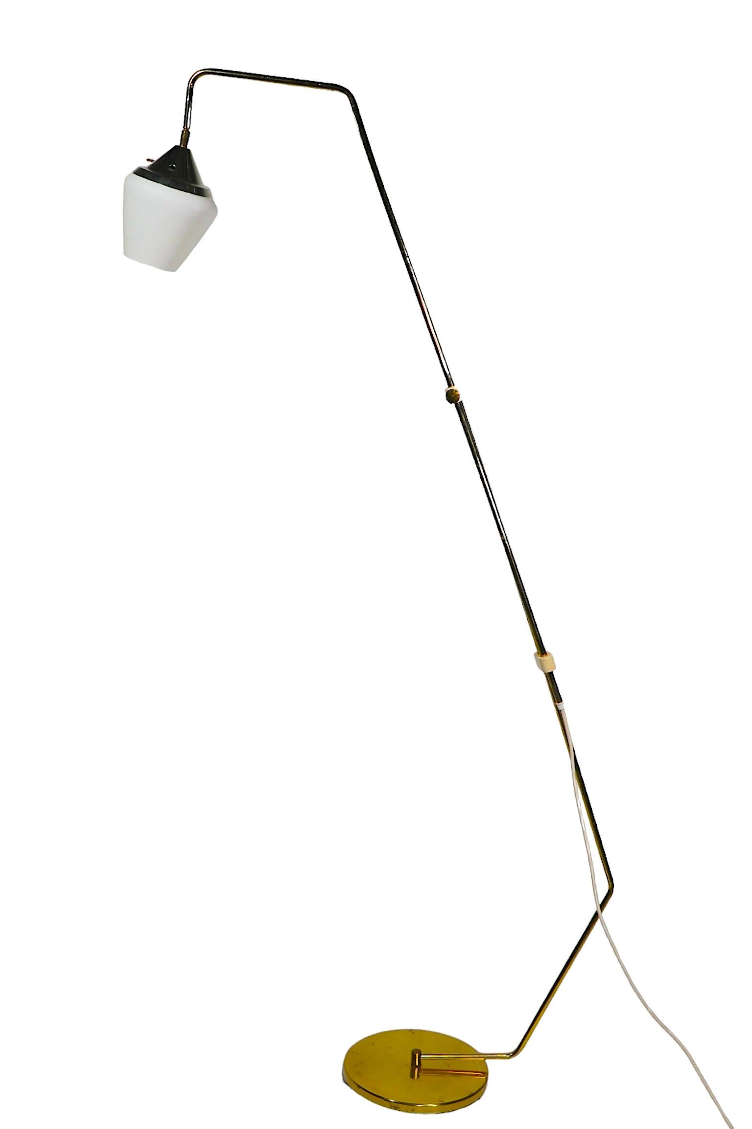 Verstellbare Stehlampe aus Messing Mid Century  im Angebot 5