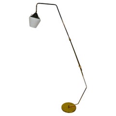 Lampada da terra regolabile in ottone del Medioevo