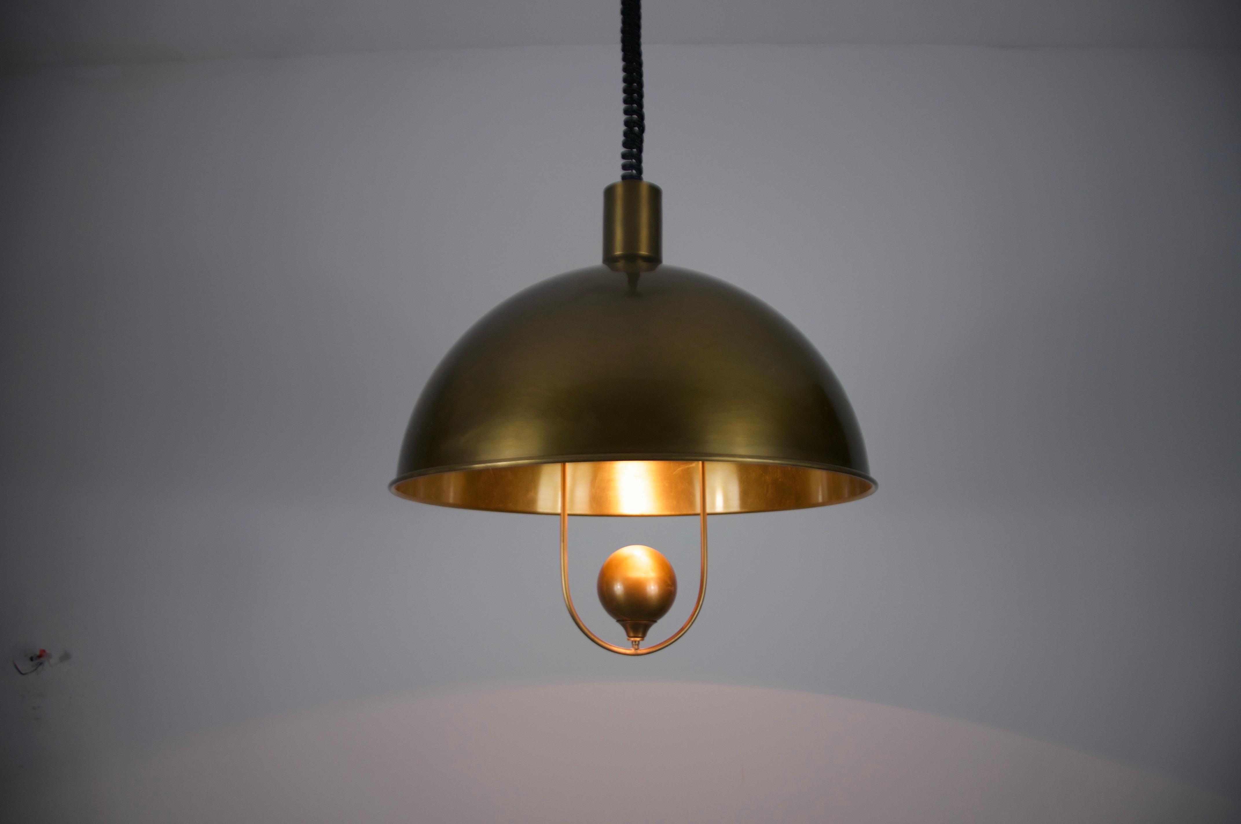 Adjustable Brass Pendant Lamp by Florian Schulz, 1970s Germany en vente 4