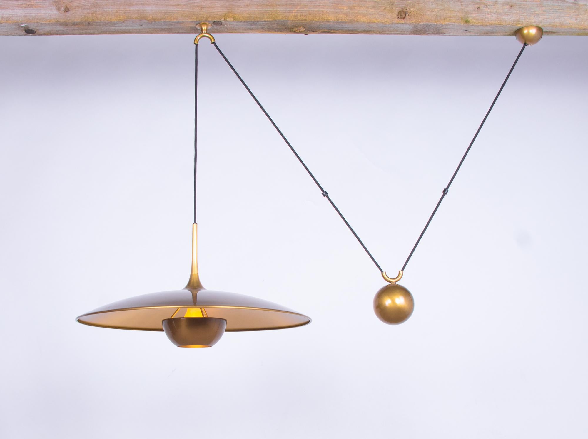 Adjustable suspension ONOS 55 by Florian Schulz / Licht und Objekt made in Germany in the 1970s. Made for the eternity! The brass lamp is well-constructed and of extremely high quality (made in Germany) and, despite series production, a handmade