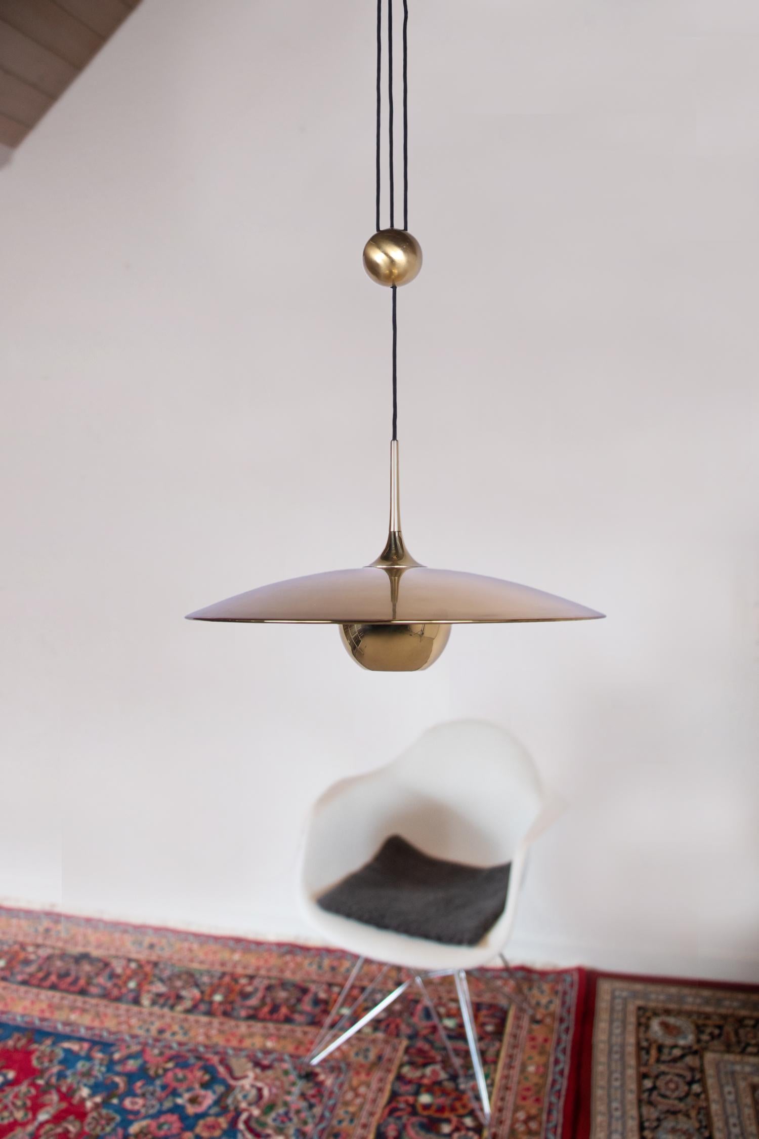 Mid-Century Modern Adjustable Brass Pendant Lamp Onox 55 by Florian Schulz, Germany, 1970s For Sale