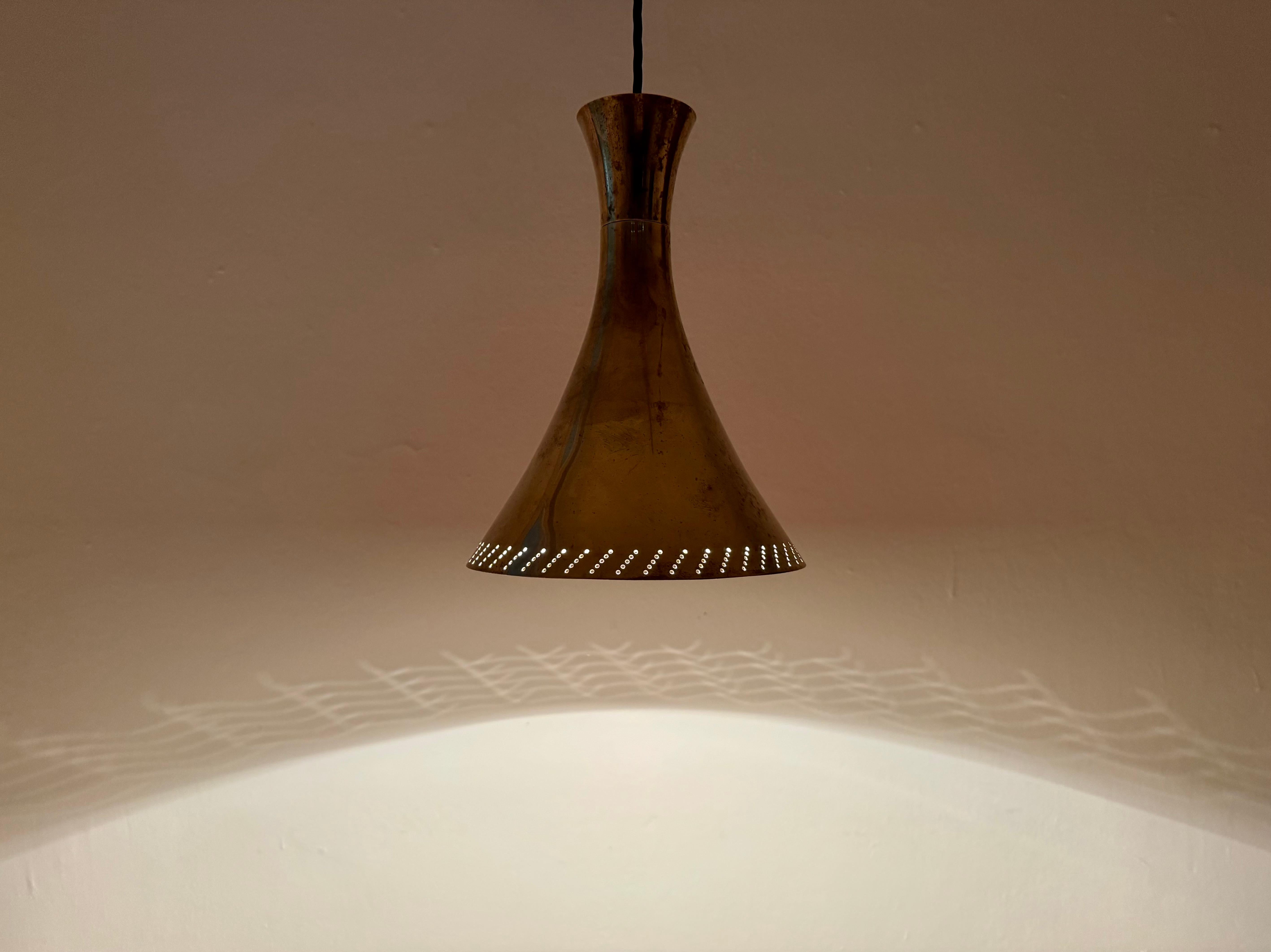 Lampada a sospensione regolabile in ottone con contrappeso in vendita 3