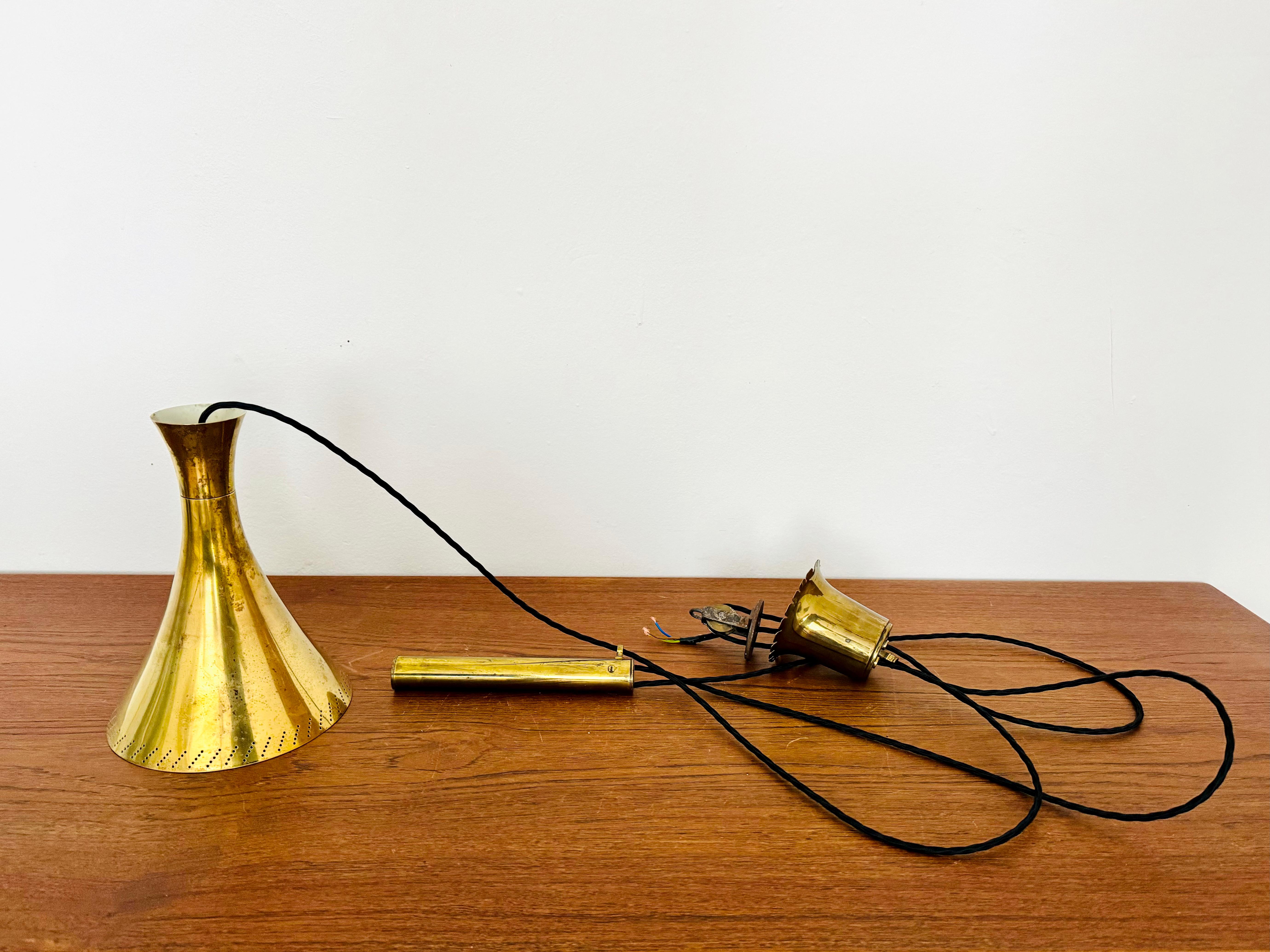 Lampada a sospensione regolabile in ottone con contrappeso in vendita 4