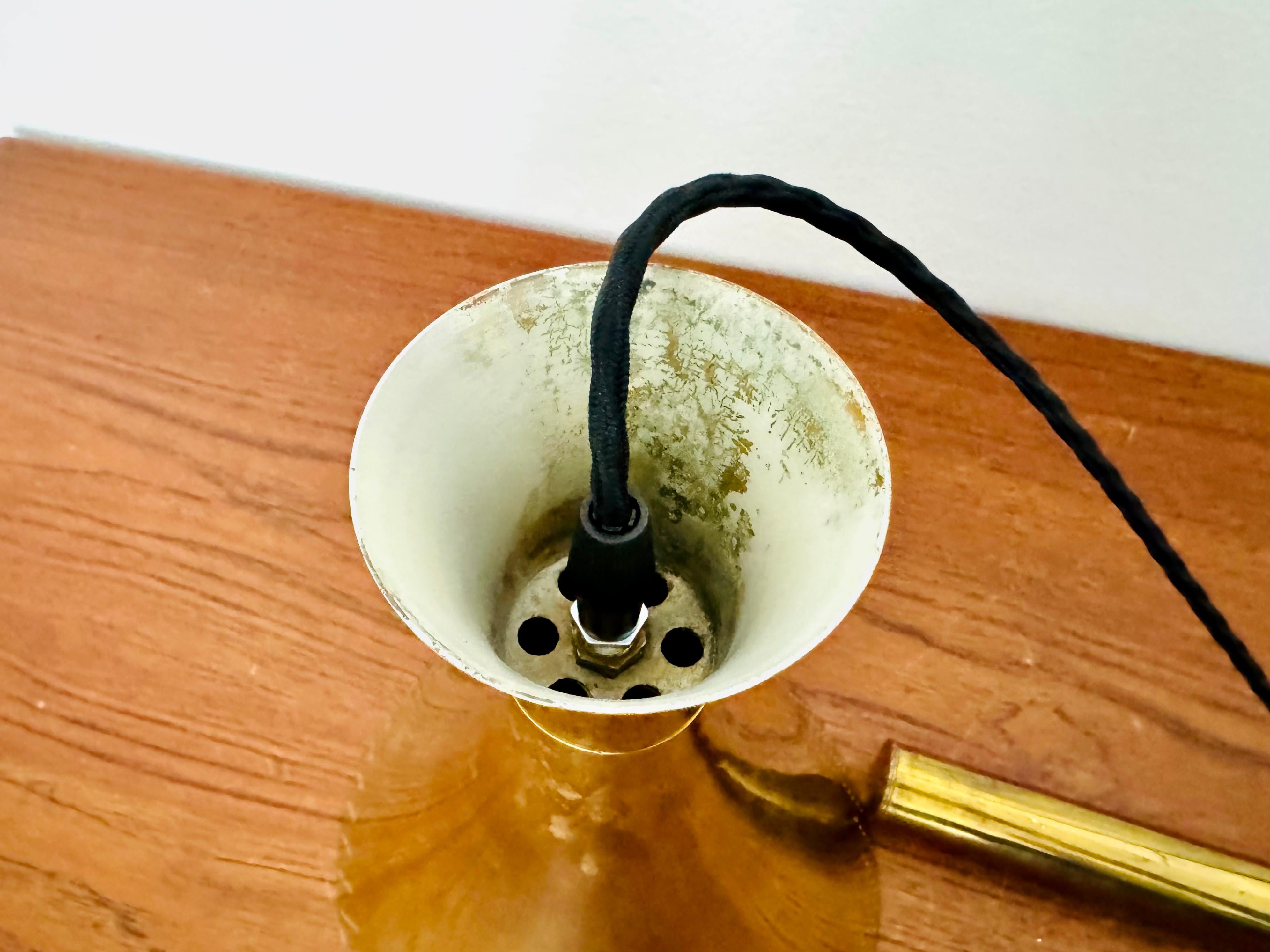 Lampada a sospensione regolabile in ottone con contrappeso in vendita 5
